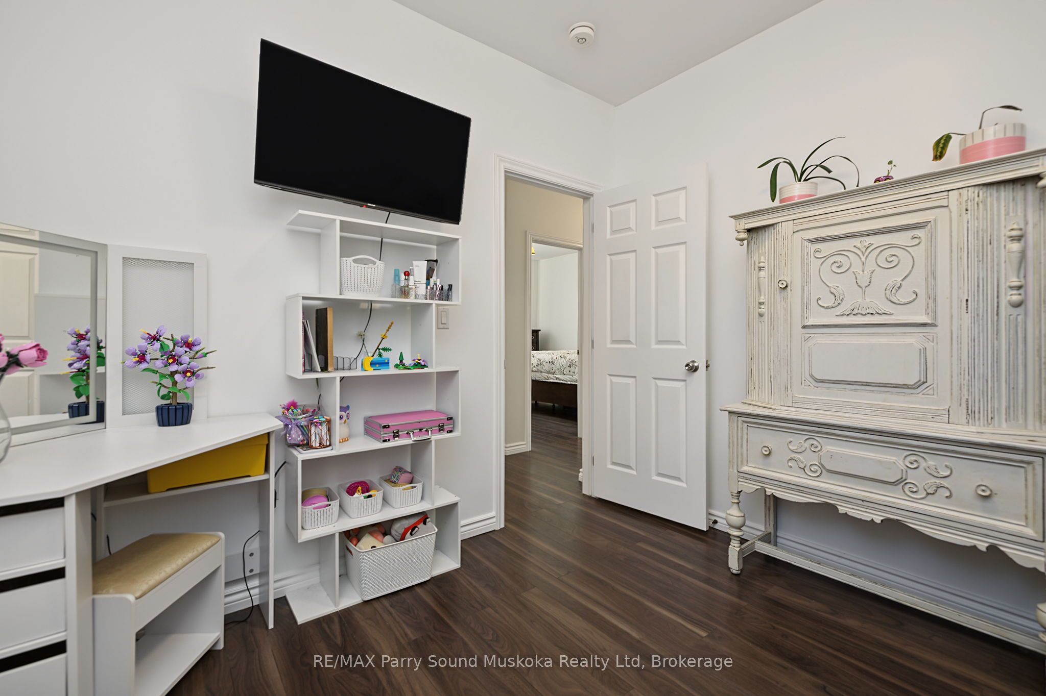 50 Bowes Street Property Photo 12