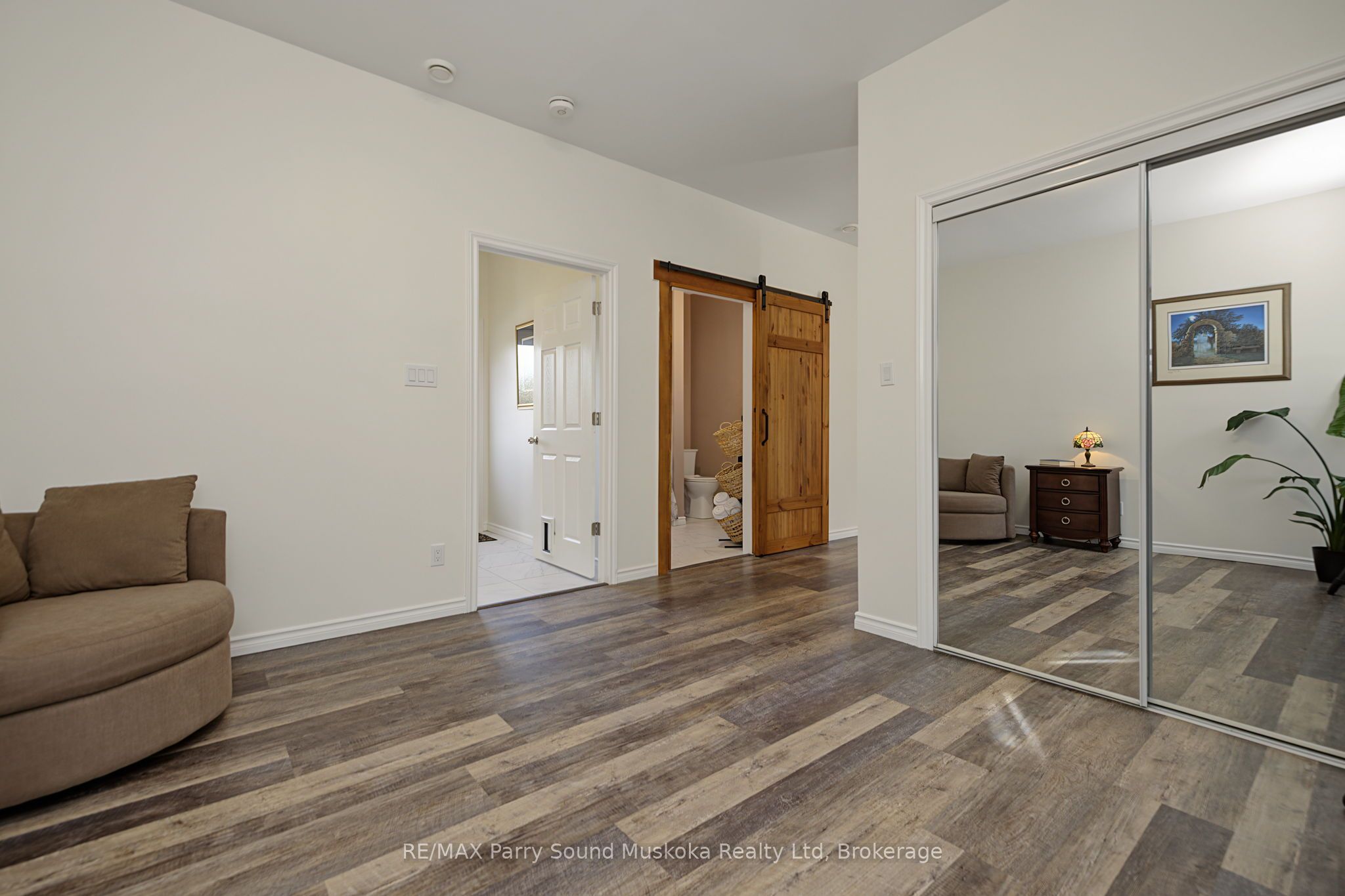 50 Bowes Street Property Photo 16