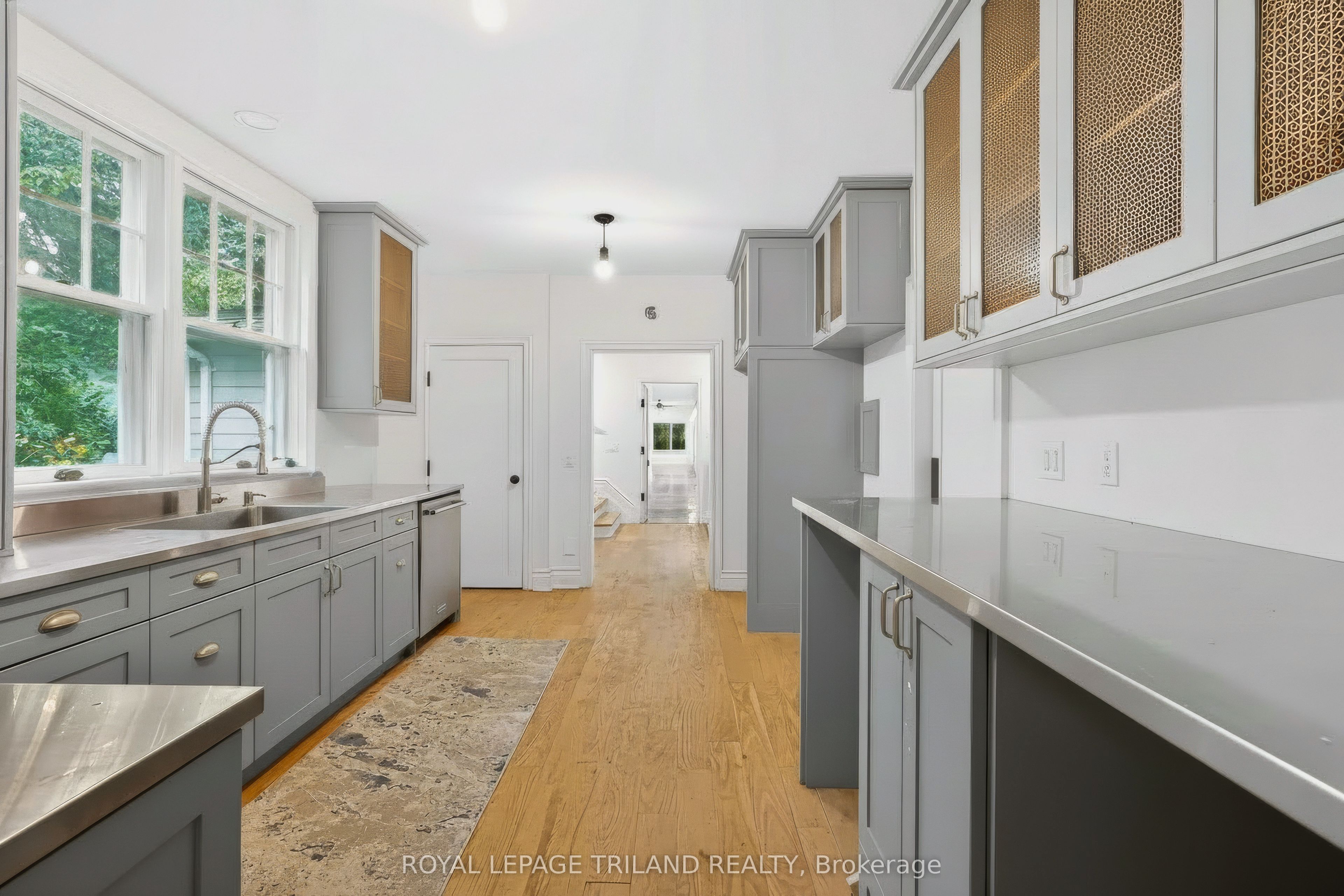 467 Commissioners Road E Property Photo 14