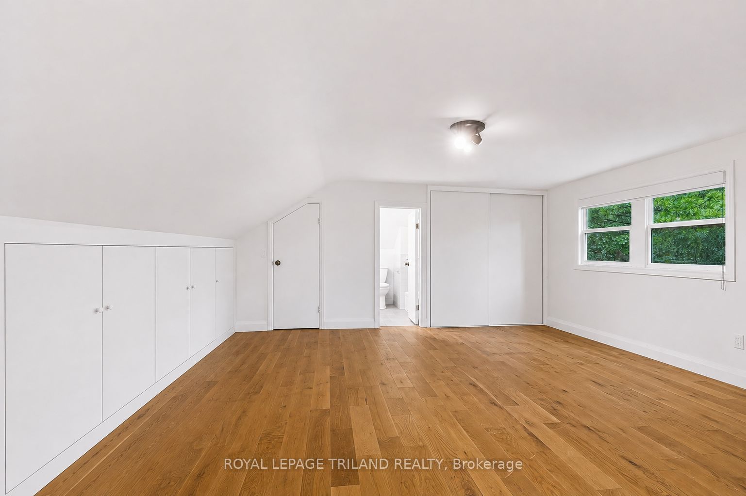 467 Commissioners Road E Property Photo 25