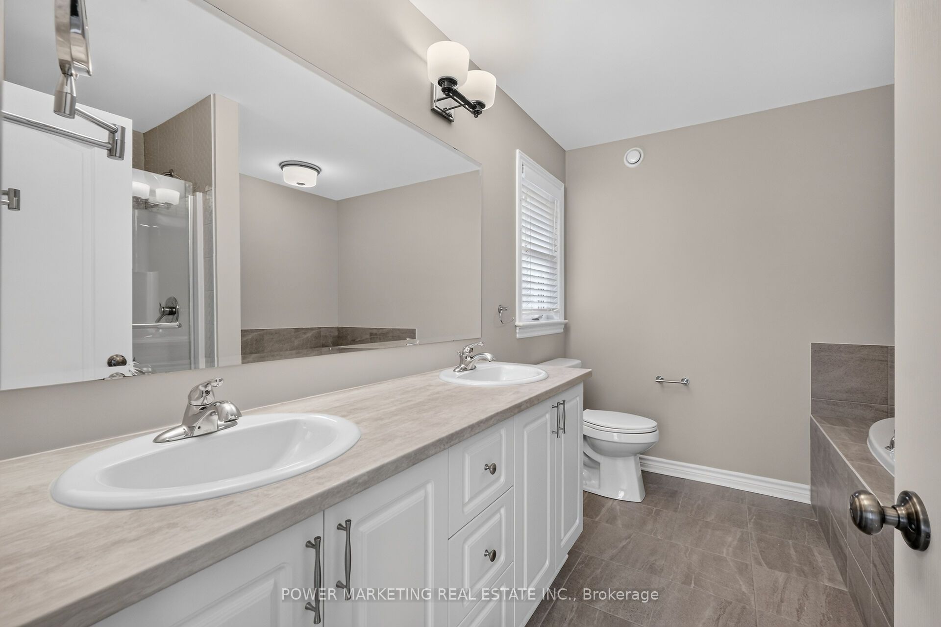 644 Cartographe Street Property Photo 34