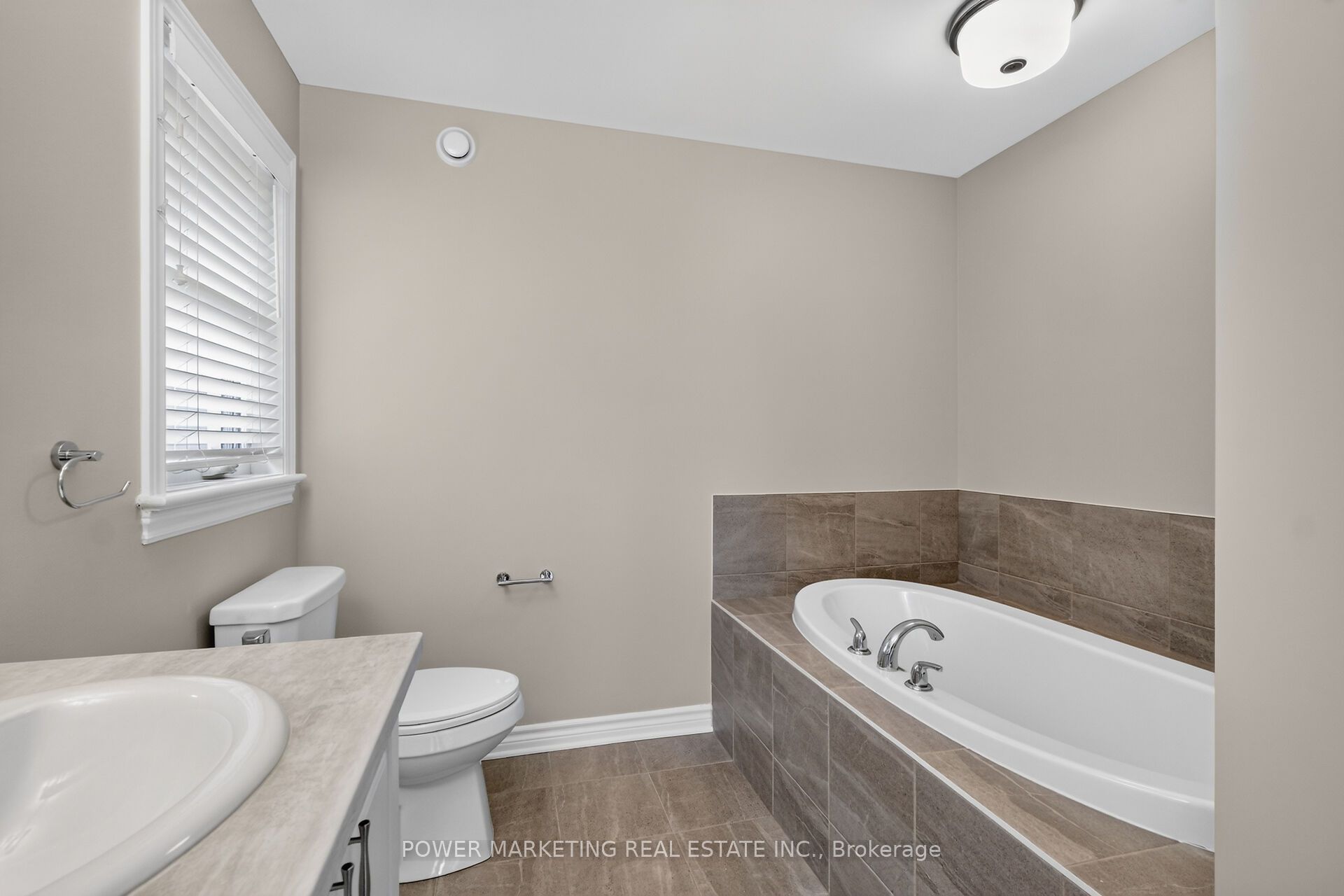 644 Cartographe Street Property Photo 35
