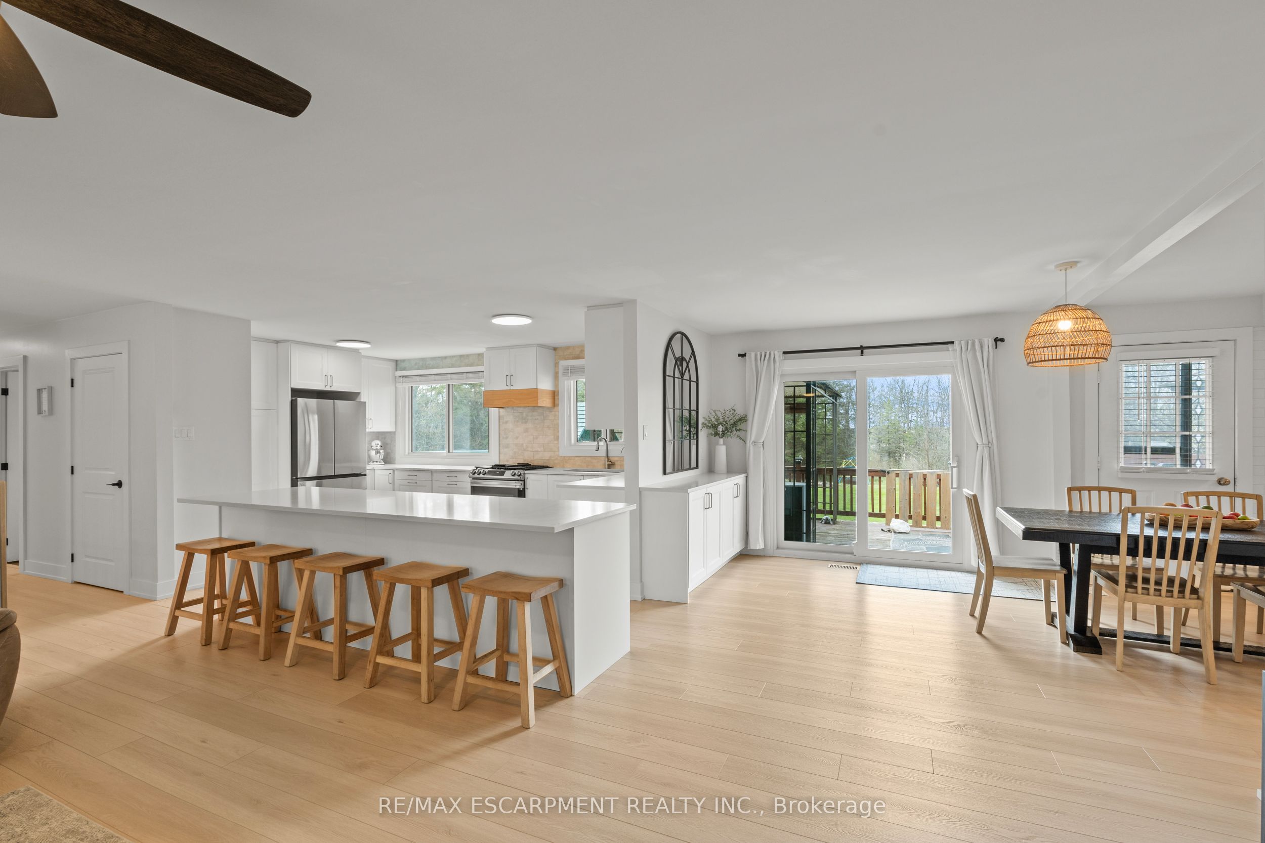 5090 Blackheath Road Property Photo 5