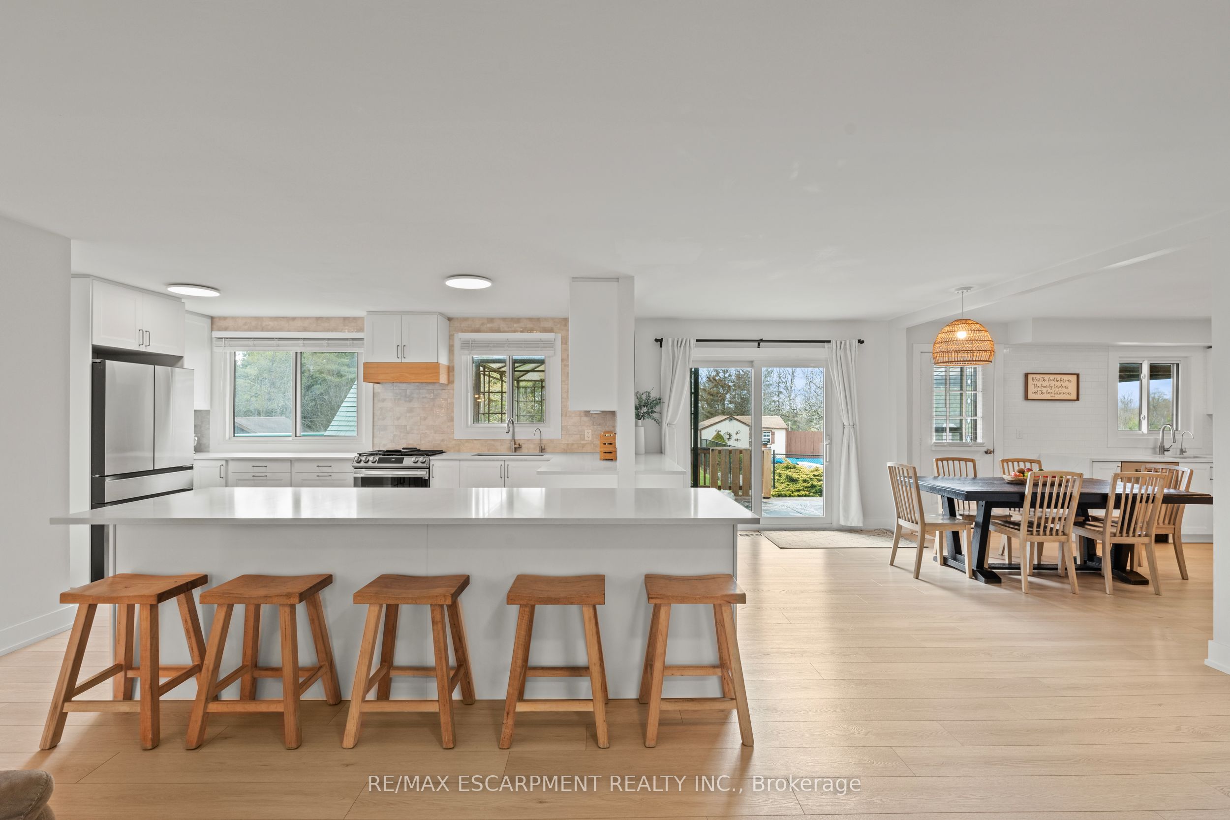 5090 Blackheath Road Property Photo 6