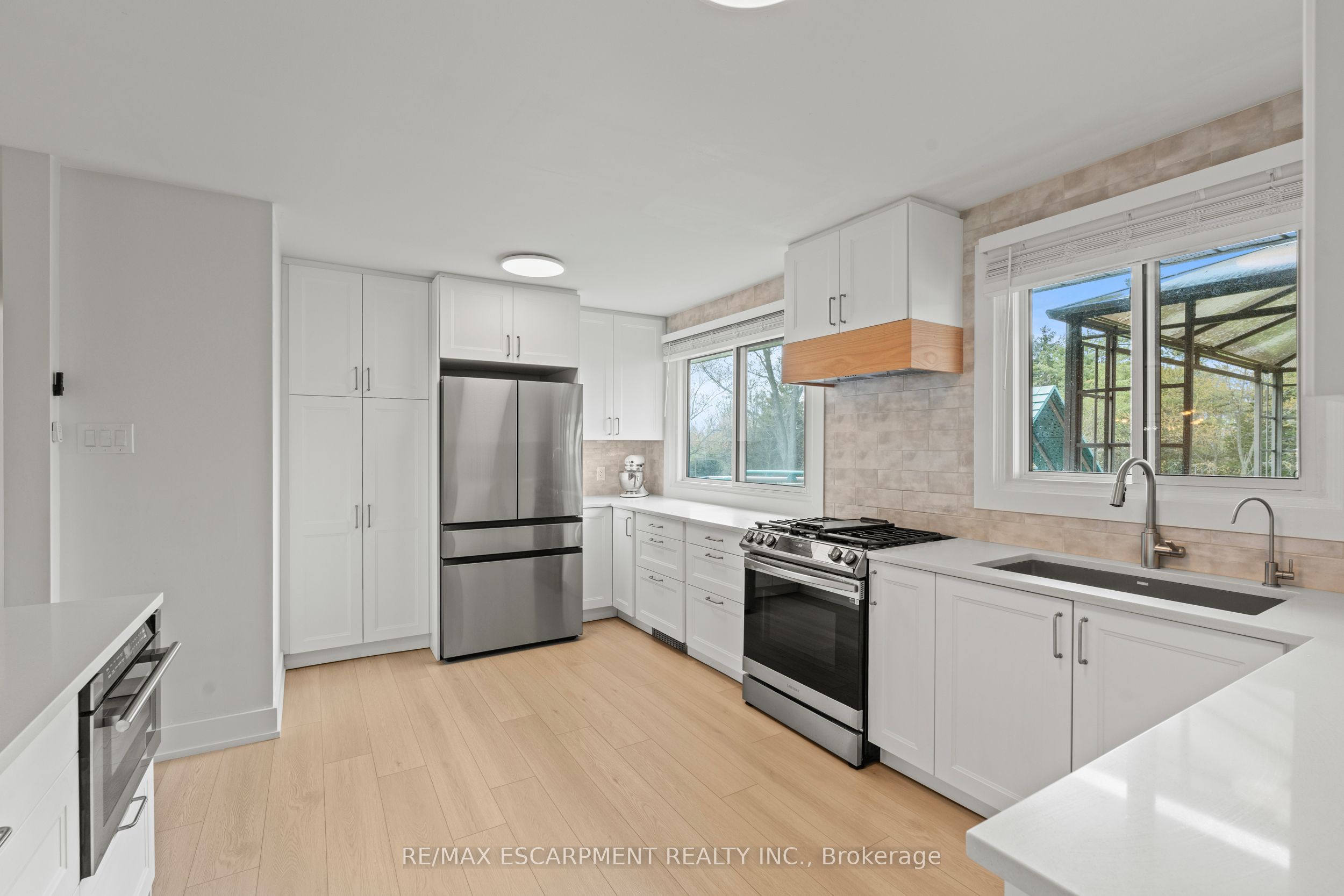 5090 Blackheath Road Property Photo 7