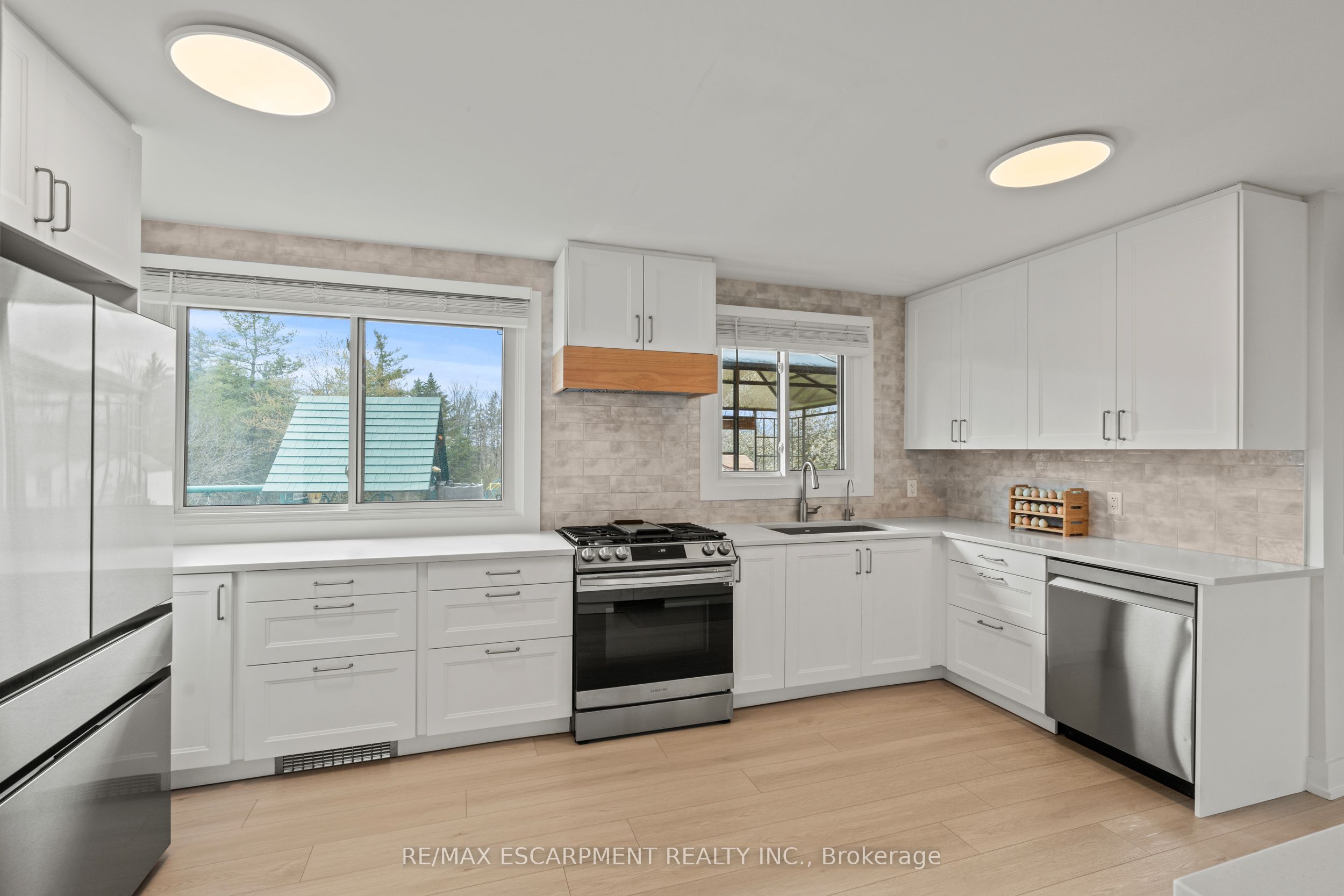 5090 Blackheath Road Property Photo 8