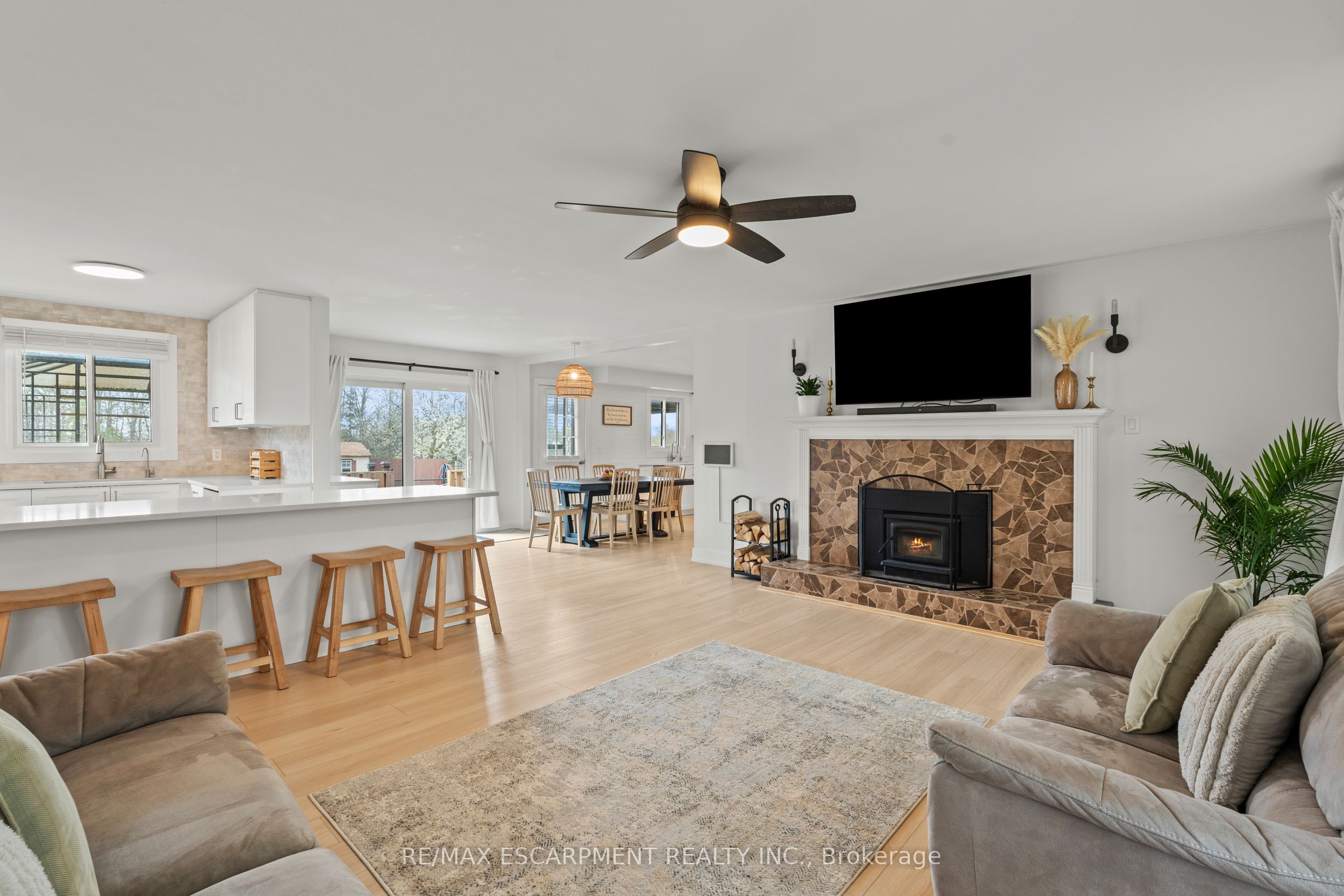 5090 Blackheath Road Property Photo 11