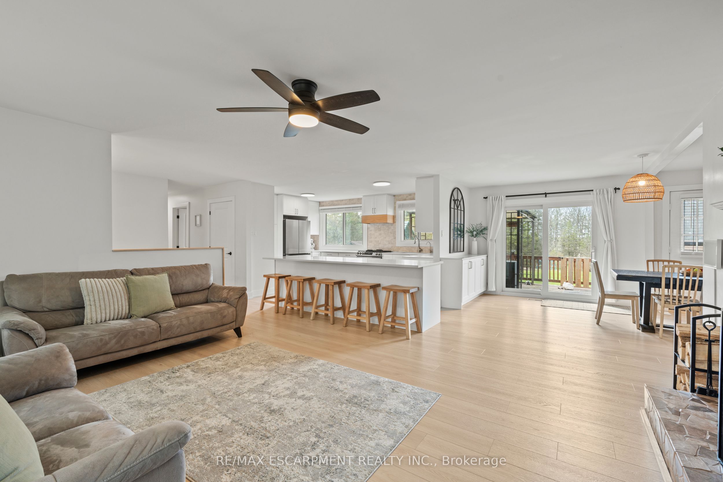 5090 Blackheath Road Property Photo 12