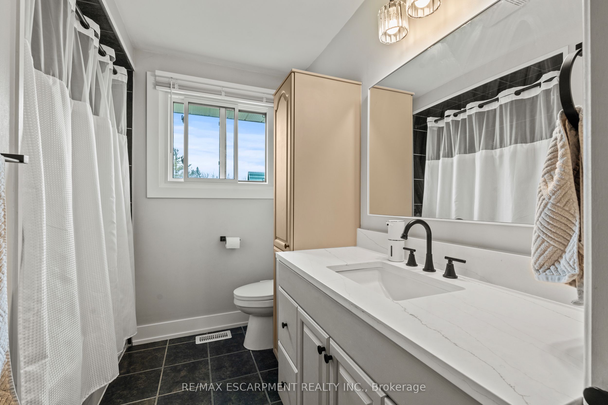 5090 Blackheath Road Property Photo 21