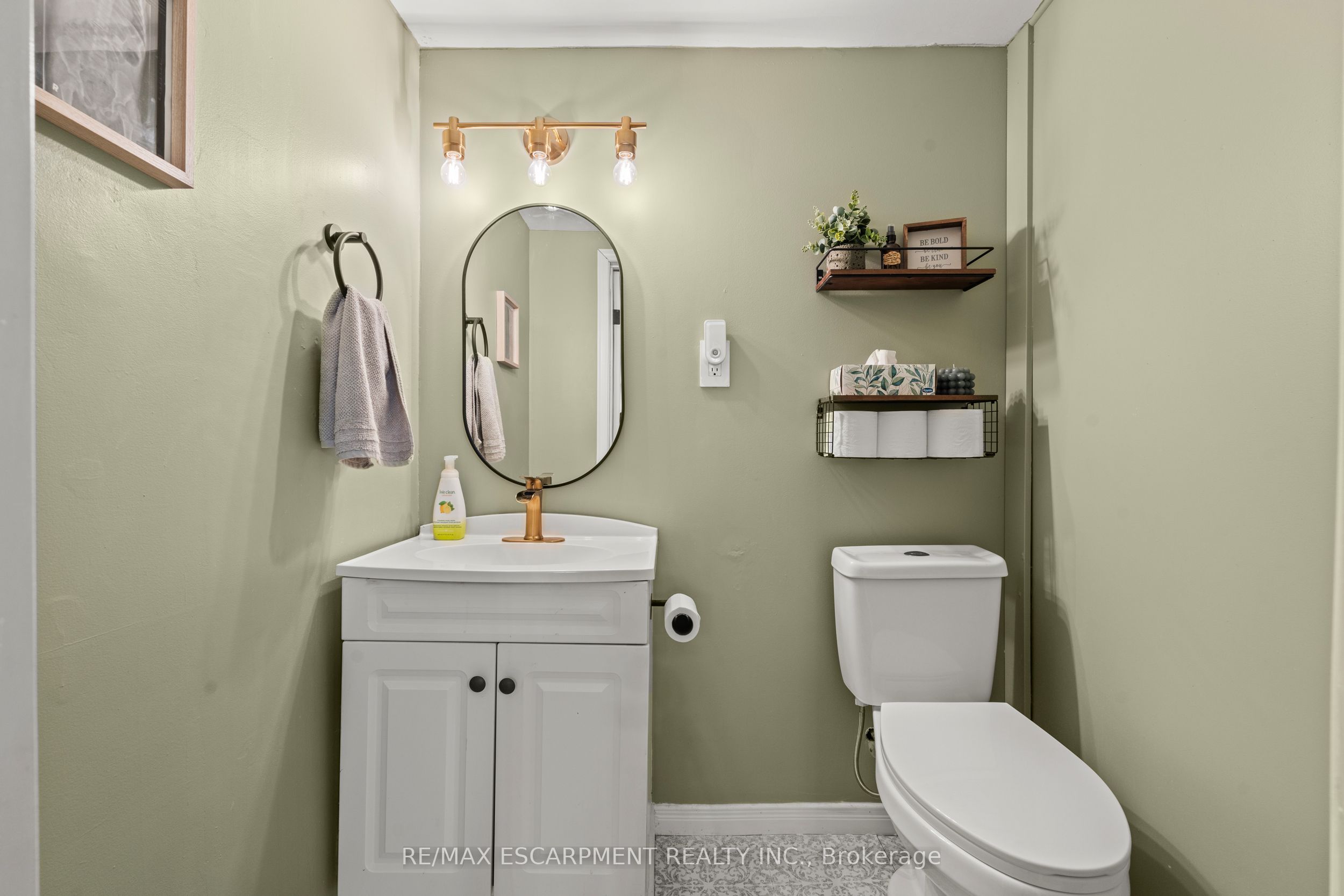 5090 Blackheath Road Property Photo 27