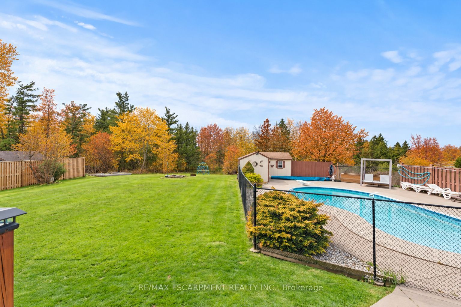 5090 Blackheath Road Property Photo 32