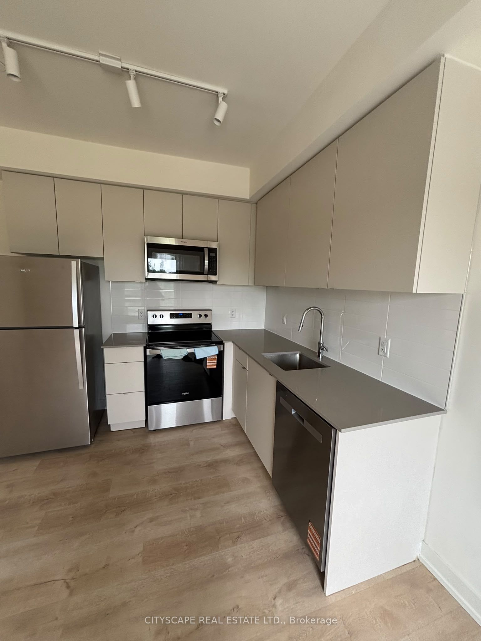 16 Melbourne Avenue 304a Property Photo 4
