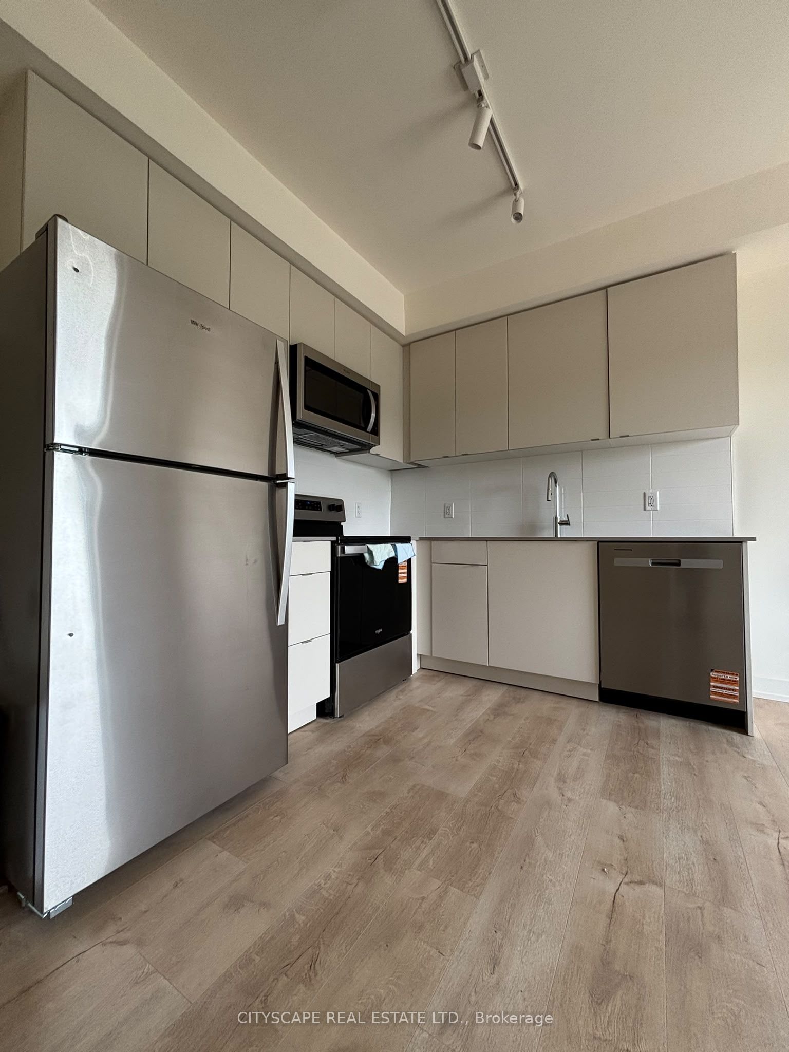16 Melbourne Avenue 304a Property Photo 5