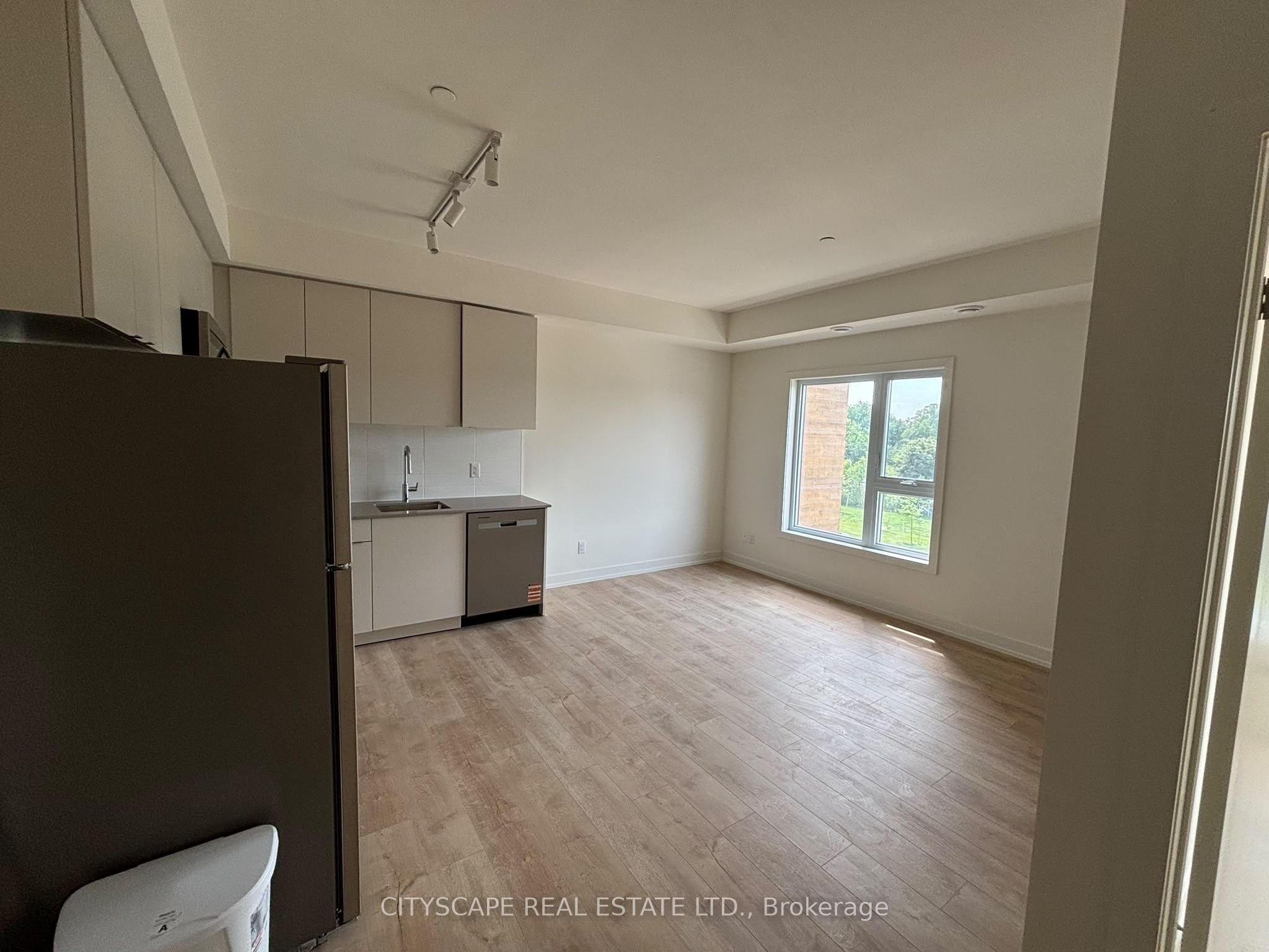 16 Melbourne Avenue 304a Property Photo 6