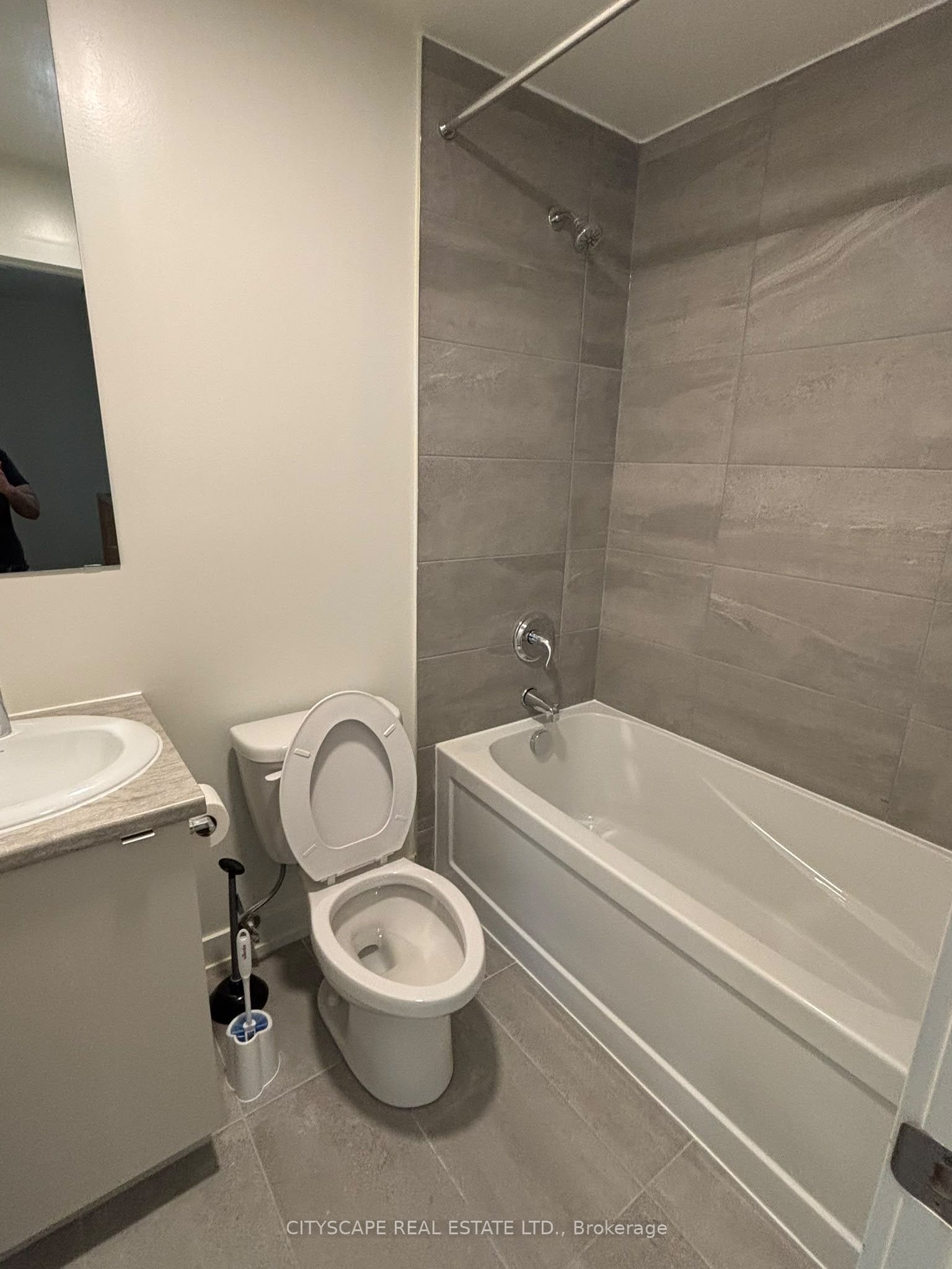16 Melbourne Avenue 304a Property Photo 9