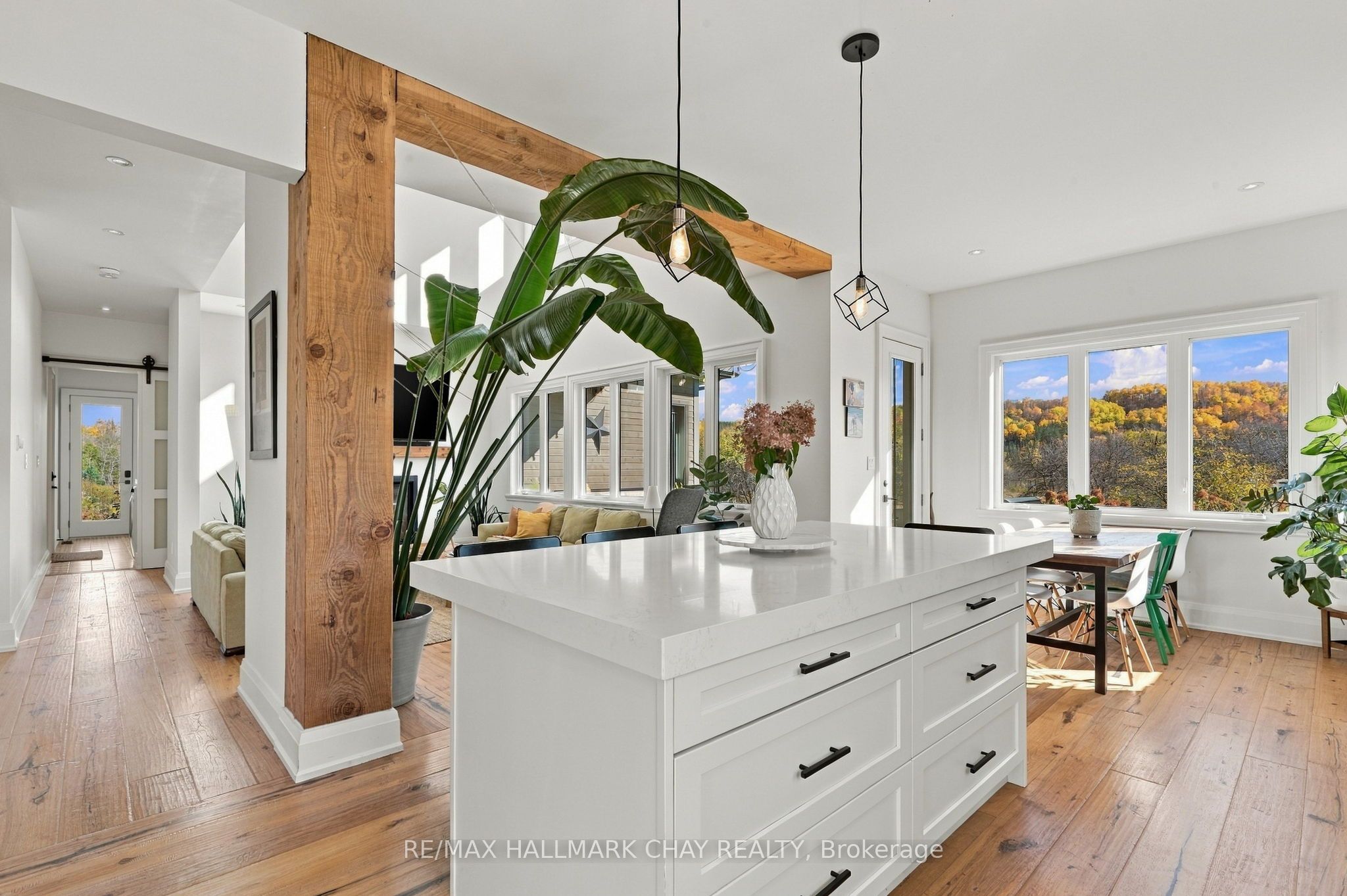 667312 20th Side Road Property Photo 13