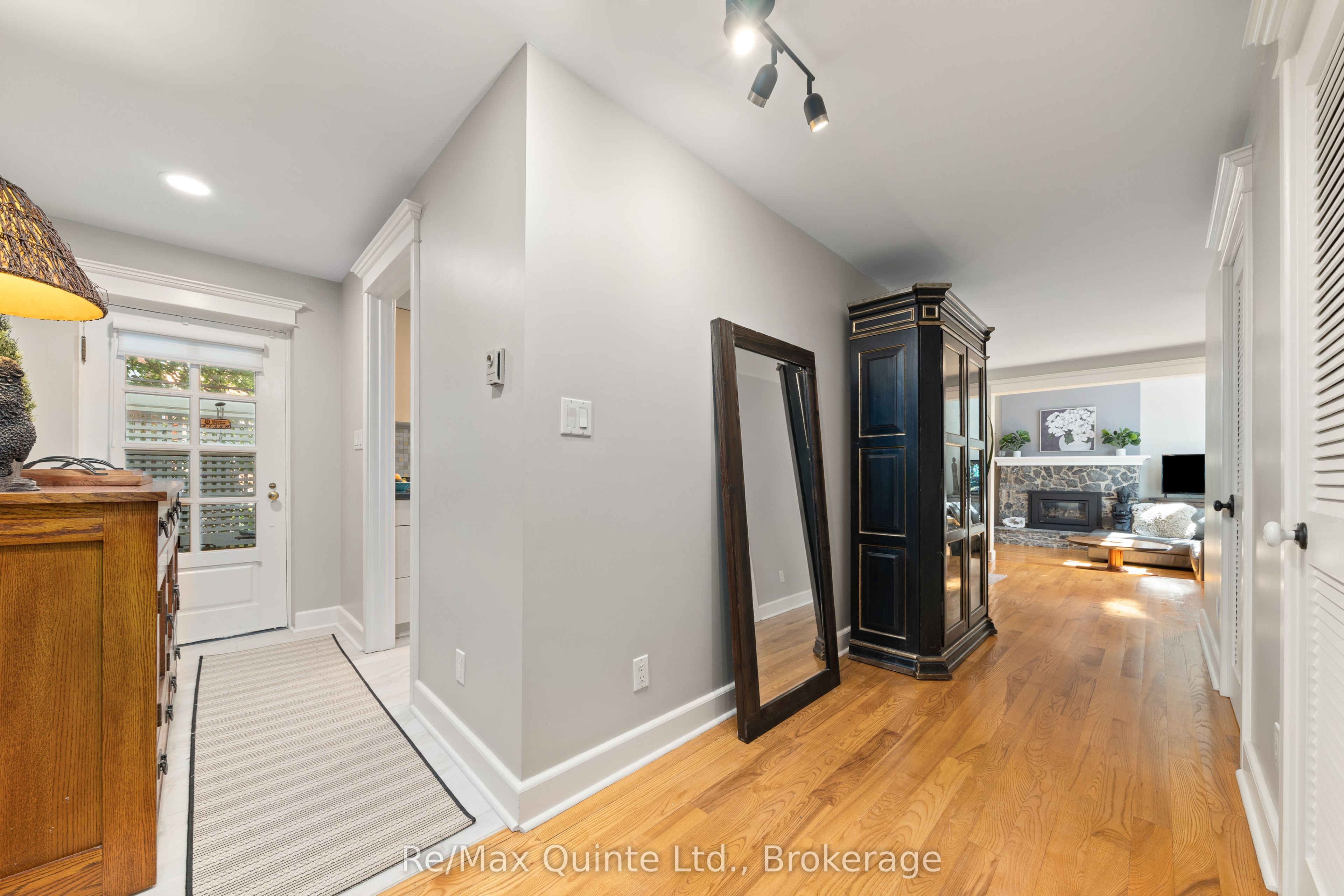 99 Bridge Street E 5 Property Photo 16