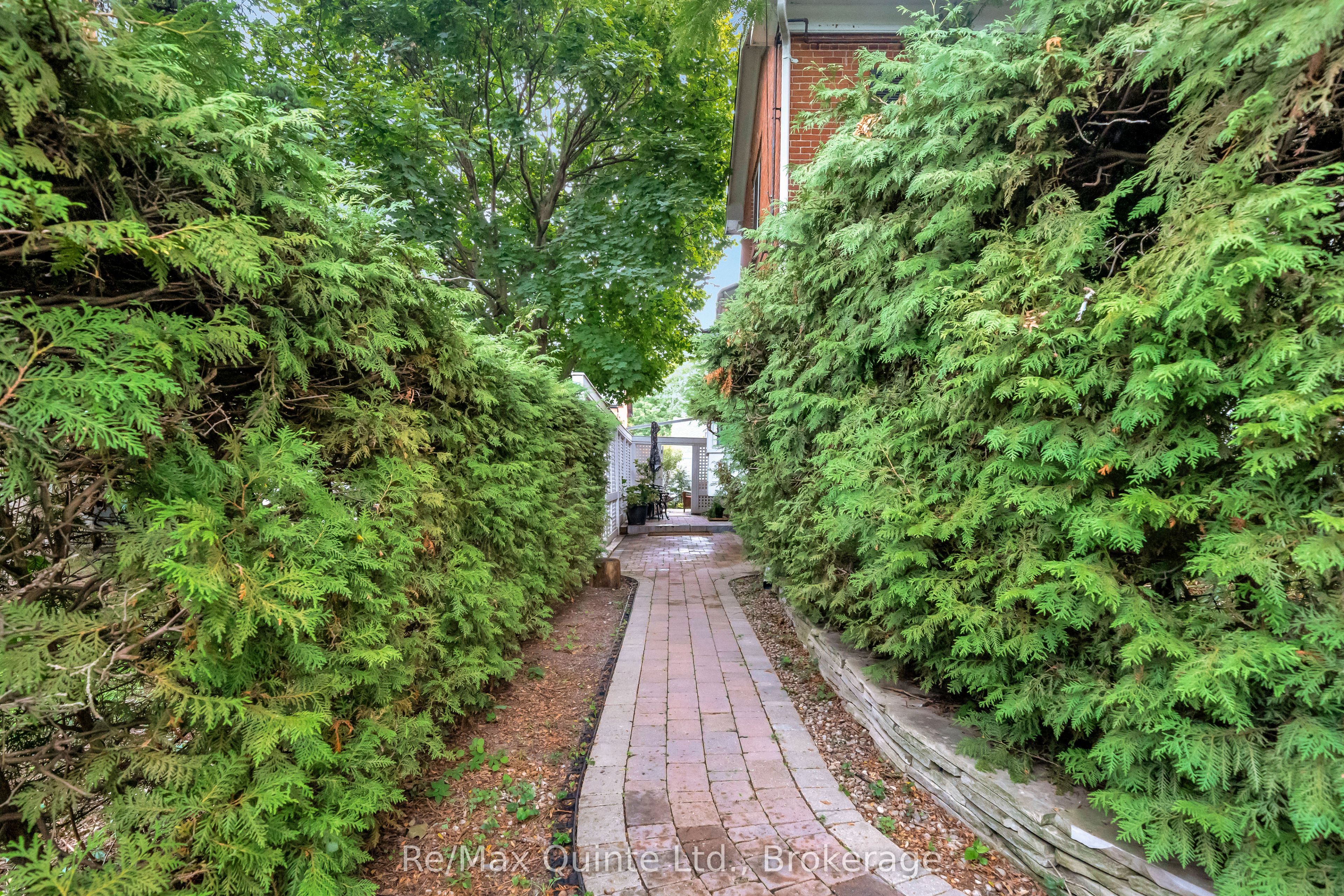 99 Bridge Street E 5 Property Photo 31