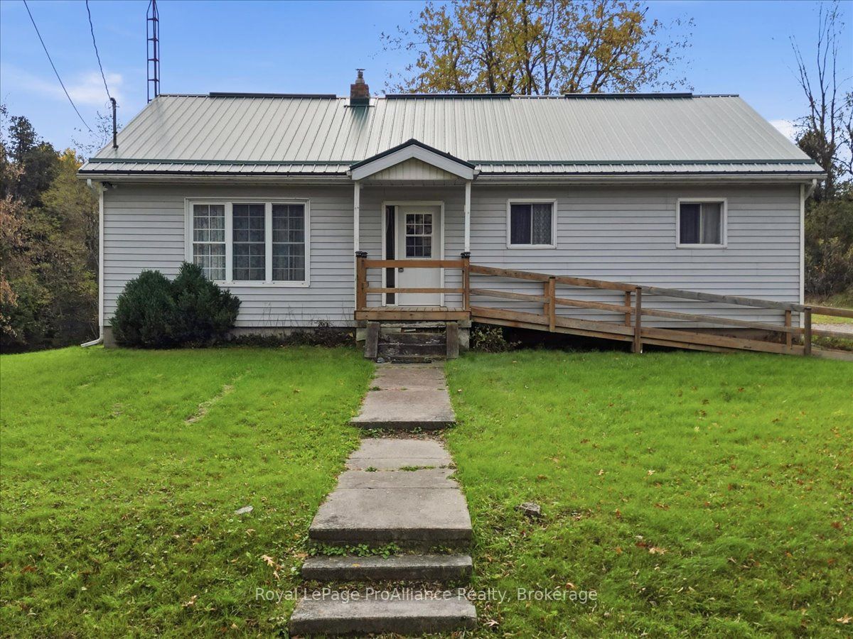 2096 Hollowview Road Property Photo 3