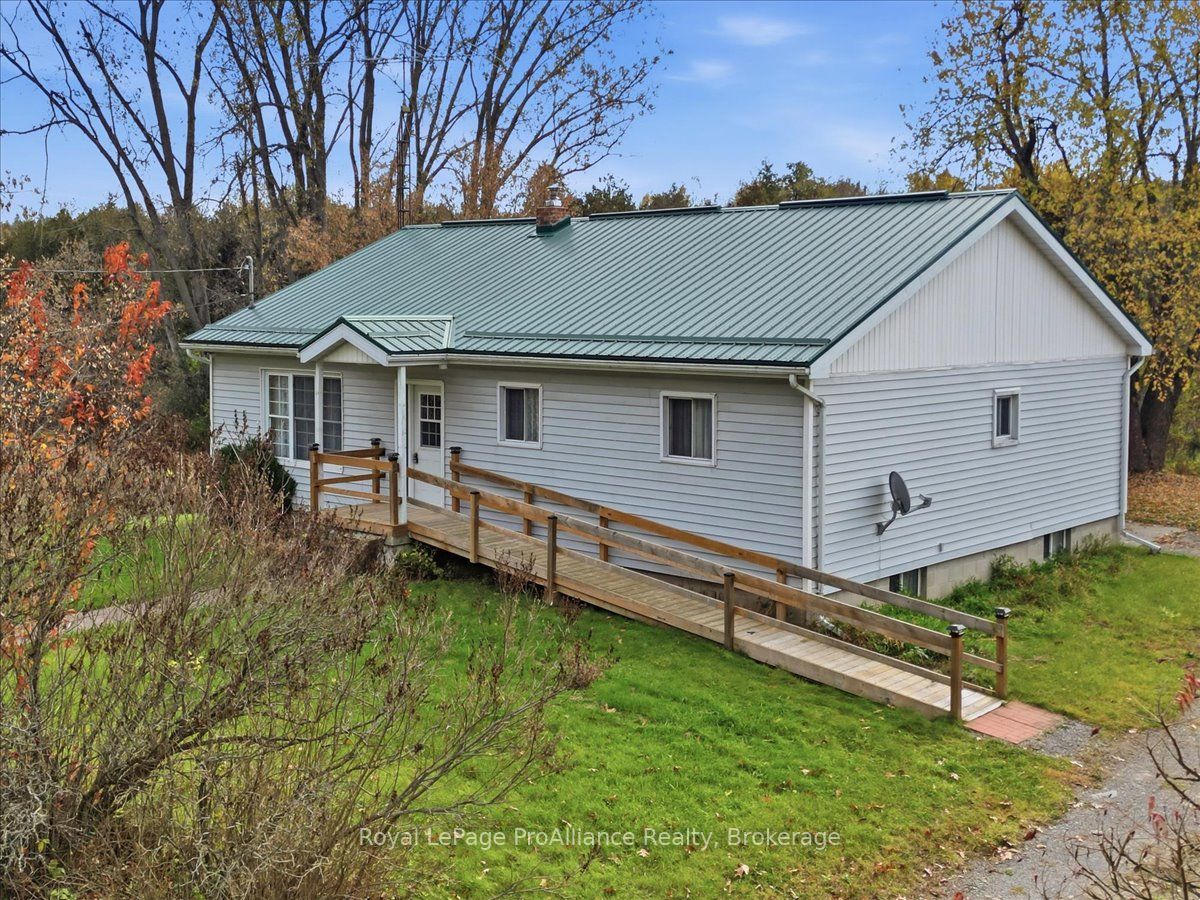 2096 Hollowview Road Property Photo 4