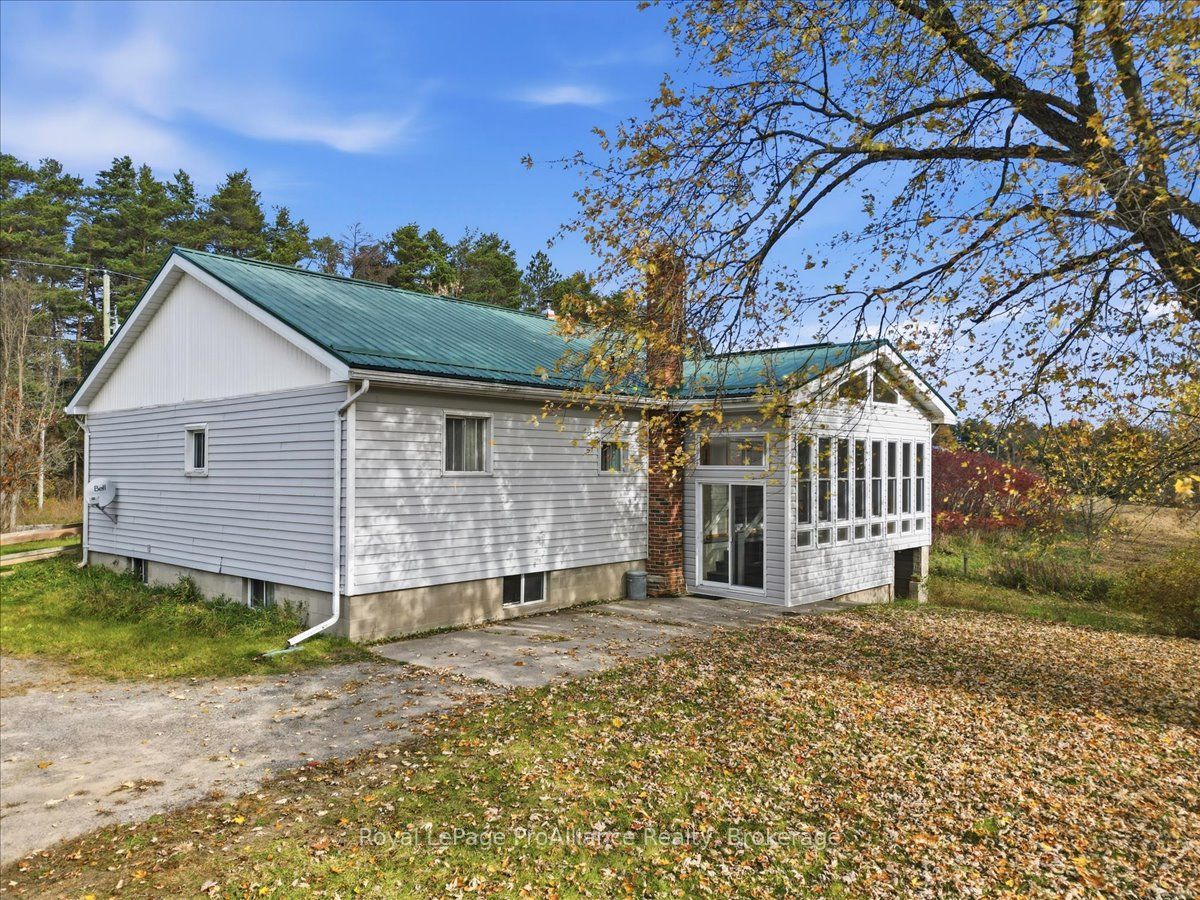 2096 Hollowview Road Property Photo 5