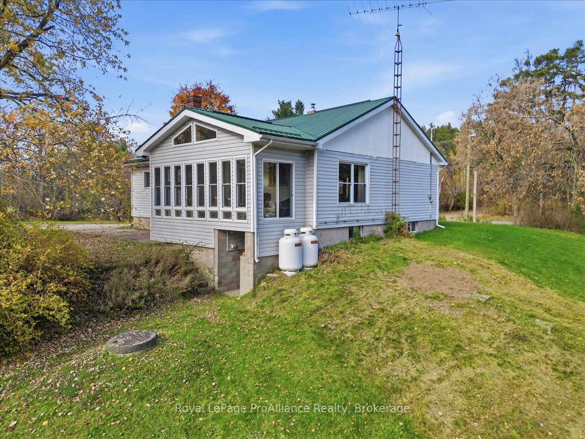 2096 Hollowview Road Property Photo 6
