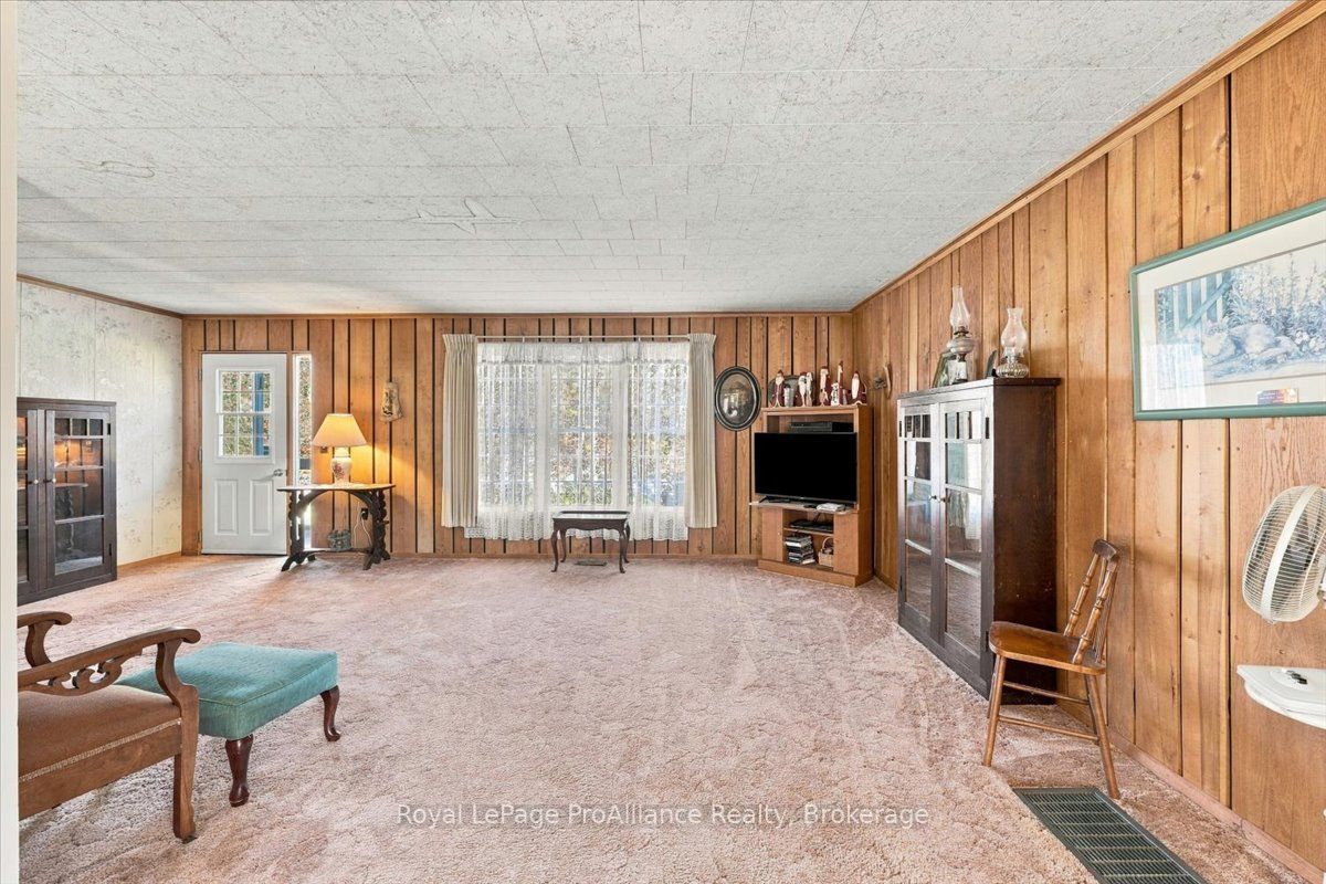 2096 Hollowview Road Property Photo 8