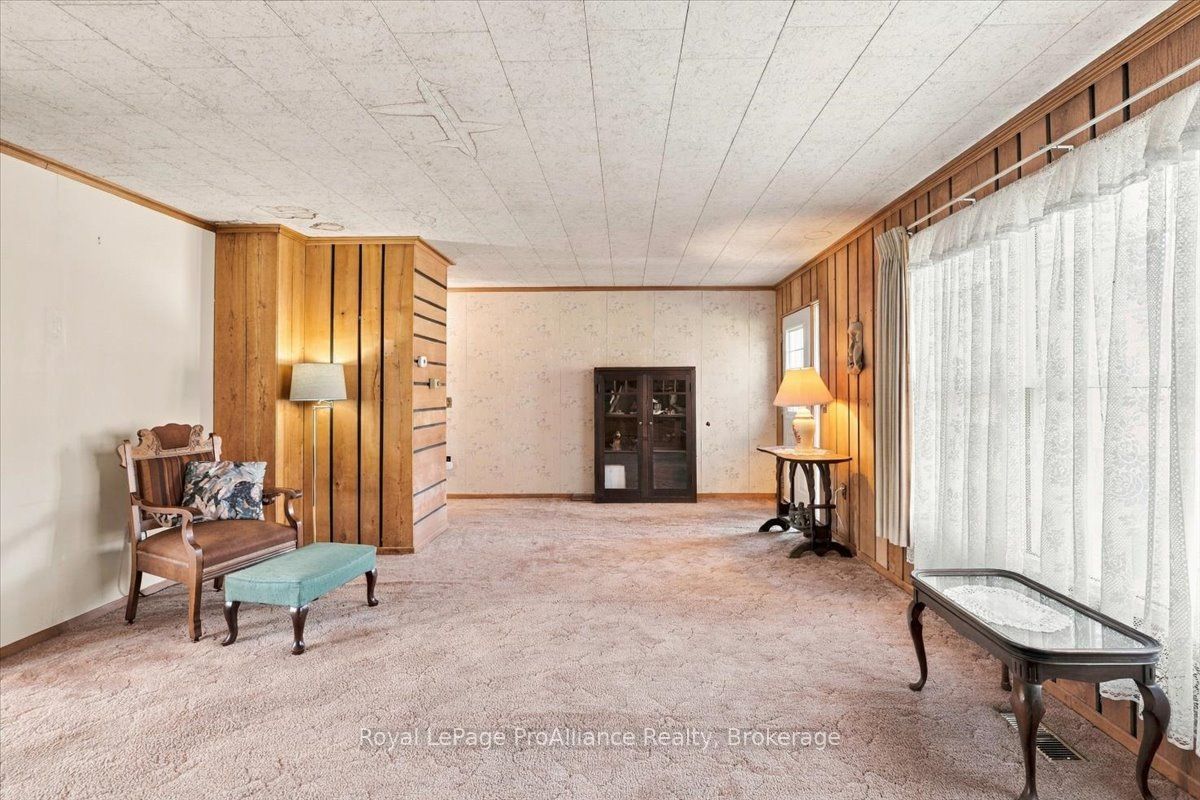 2096 Hollowview Road Property Photo 9