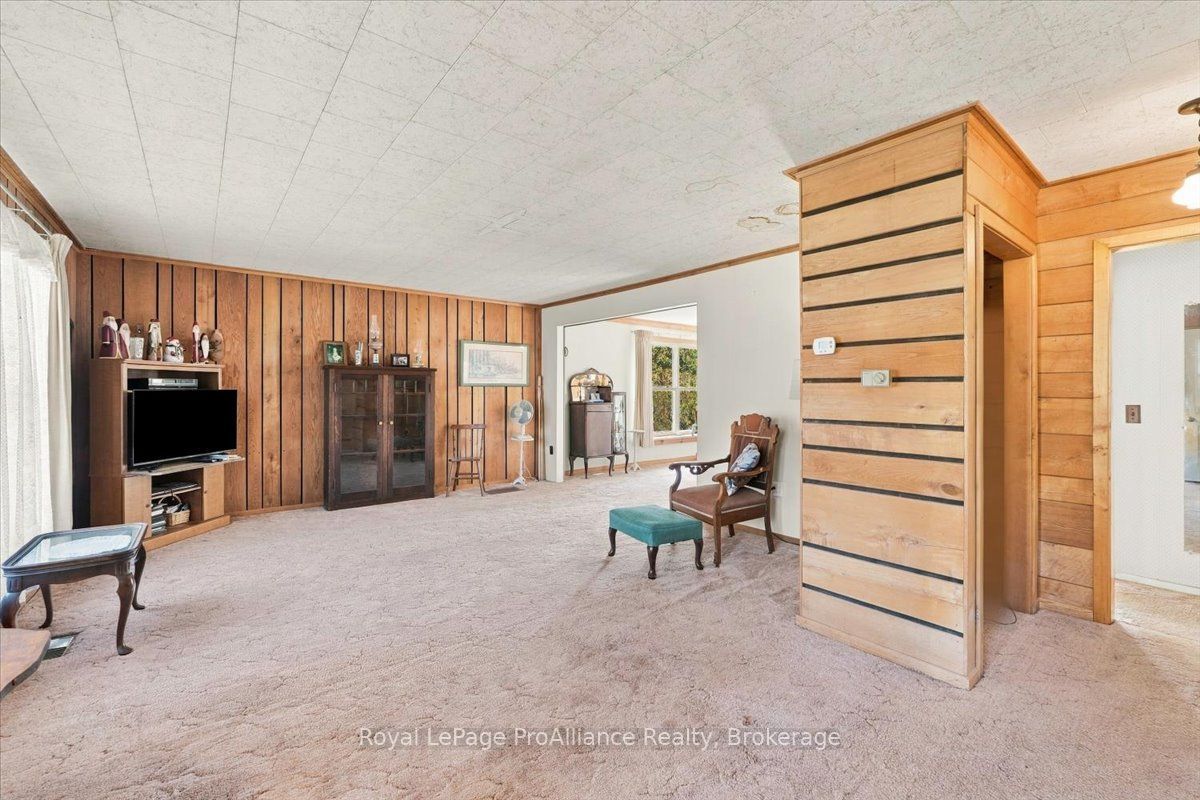 2096 Hollowview Road Property Photo 10
