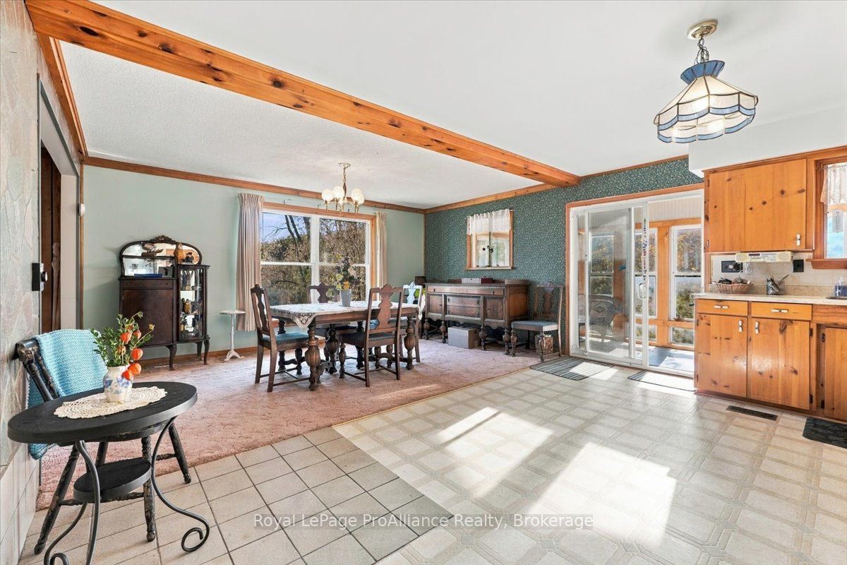 2096 Hollowview Road Property Photo 11
