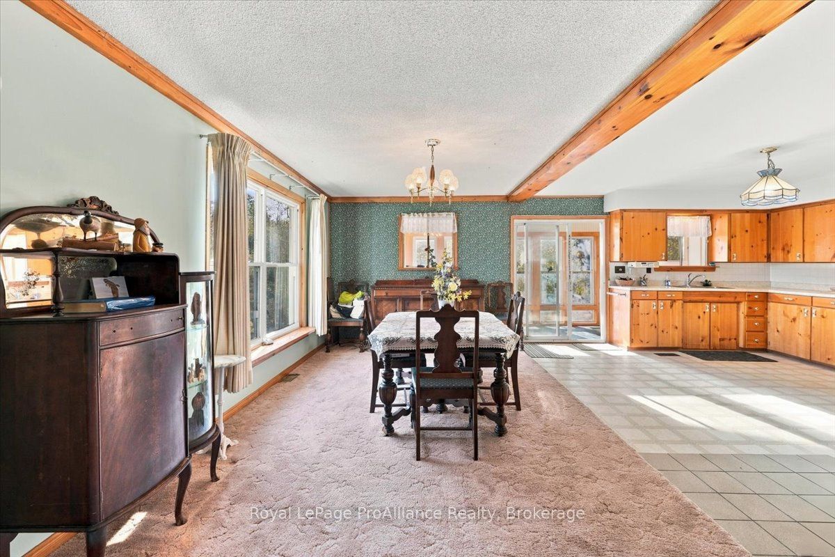 2096 Hollowview Road Property Photo 12
