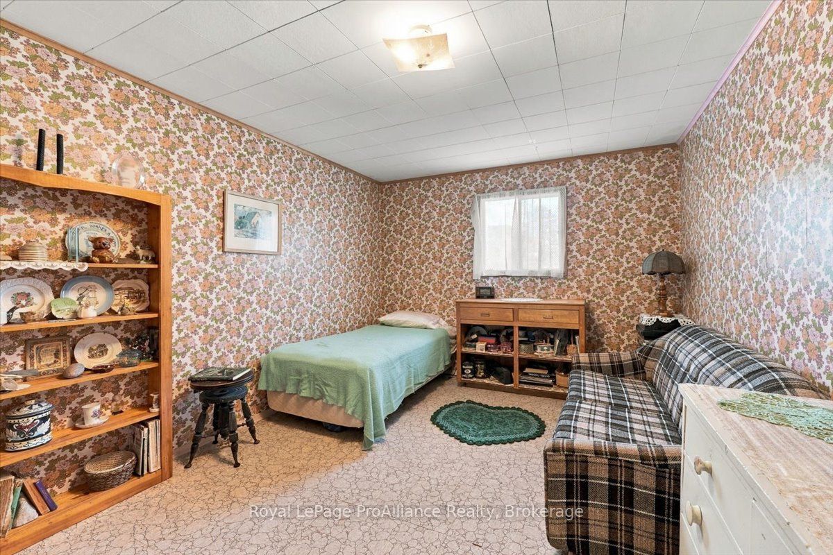 2096 Hollowview Road Property Photo 18