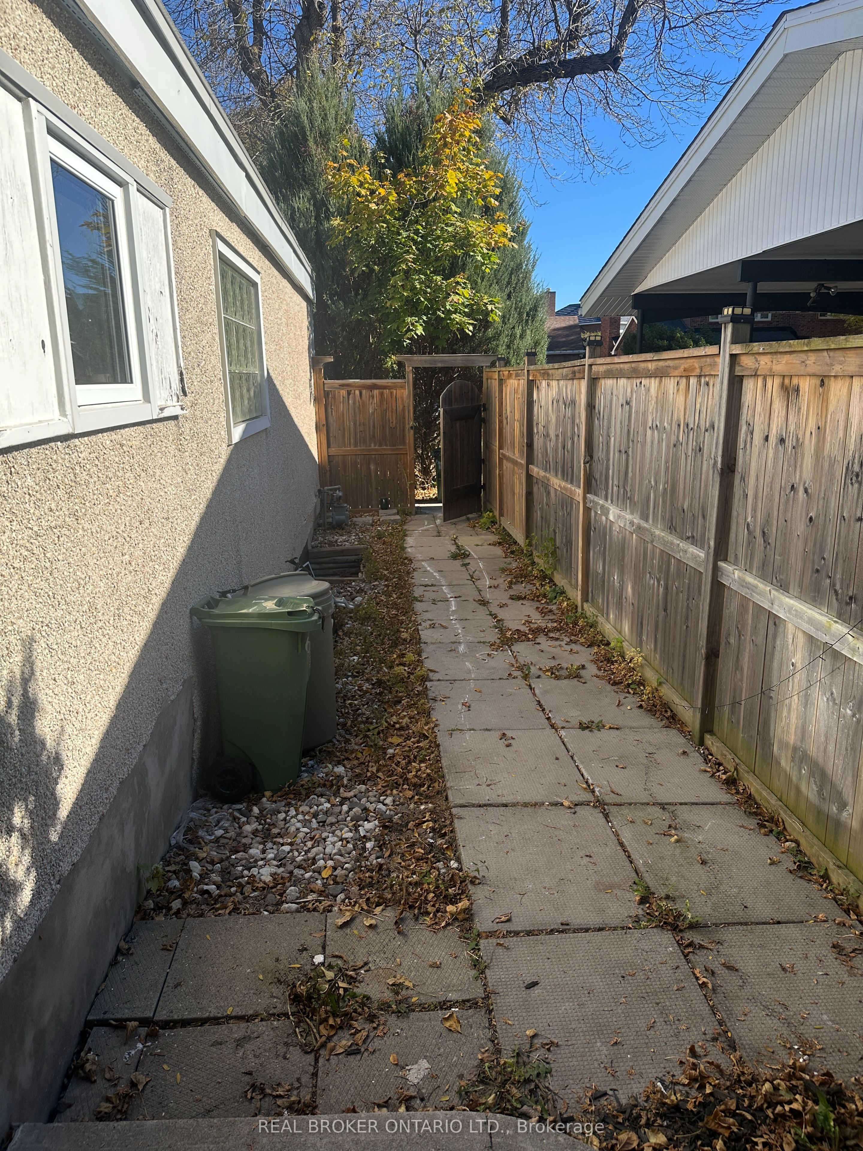 28 Leeming Drive B Property Photo 3