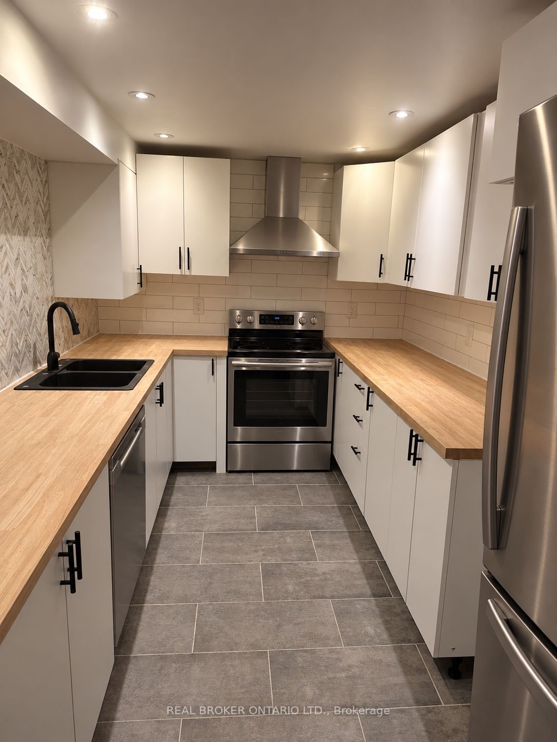 28 Leeming Drive B Property Photo 7