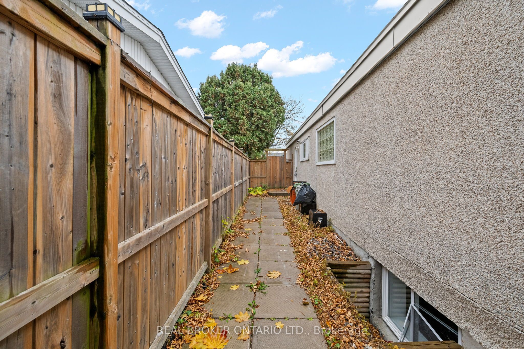 28 Leeming Drive B Property Photo 4