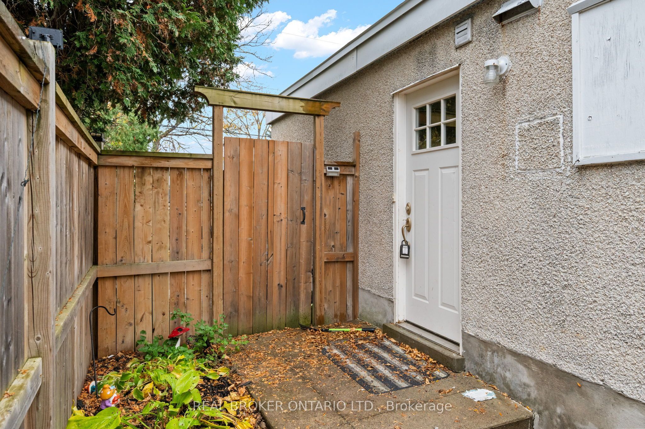 28 Leeming Drive B Property Photo 5