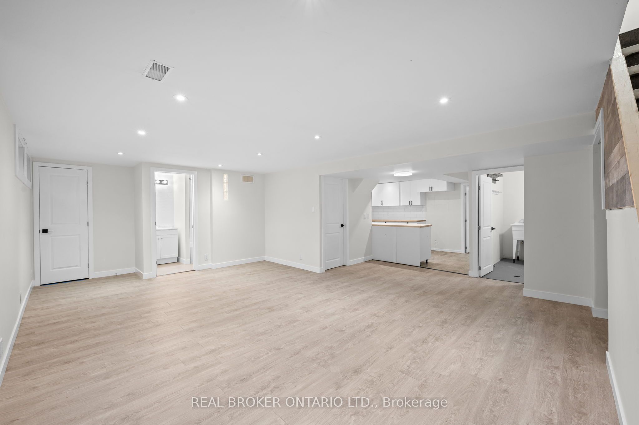 28 Leeming Drive B Property Photo 8