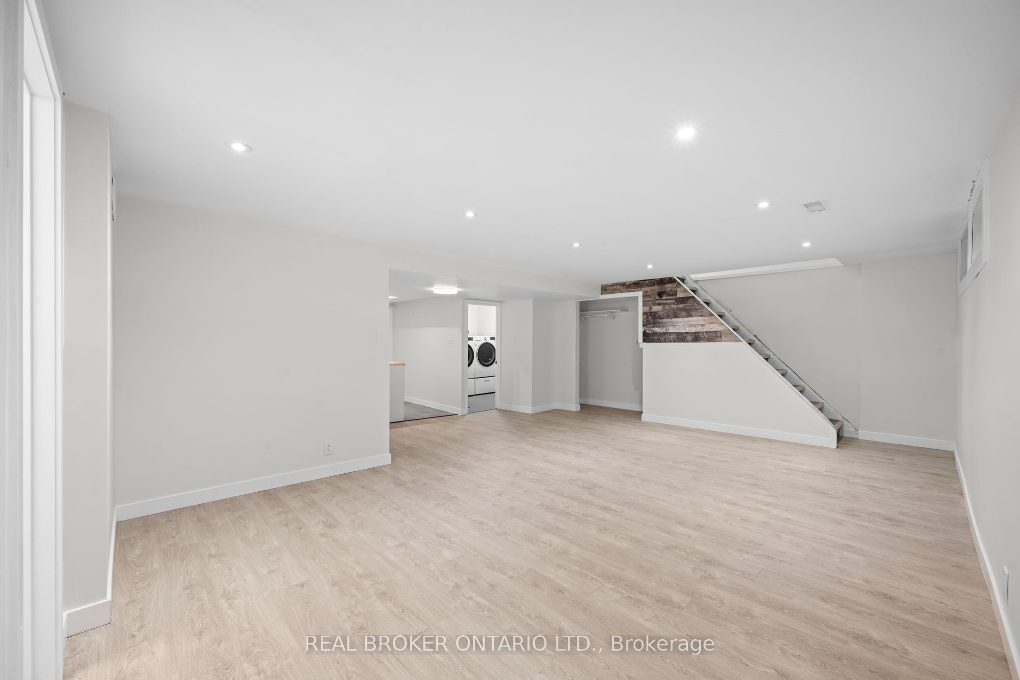 28 Leeming Drive B Property Photo 9
