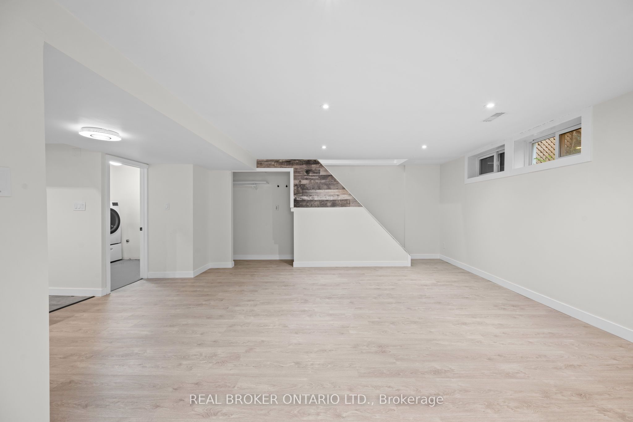 28 Leeming Drive B Property Photo 10