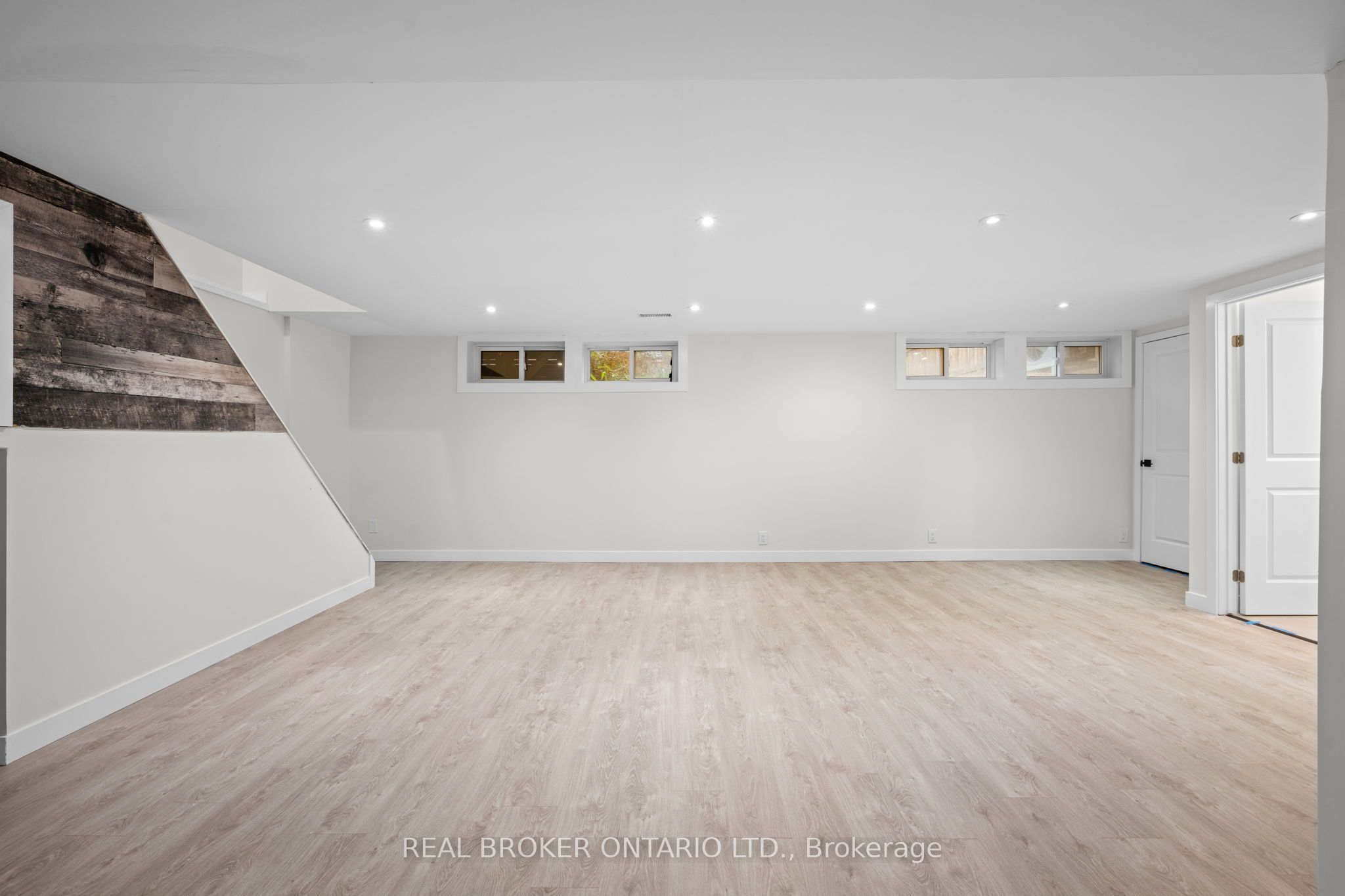 28 Leeming Drive B Property Photo 11