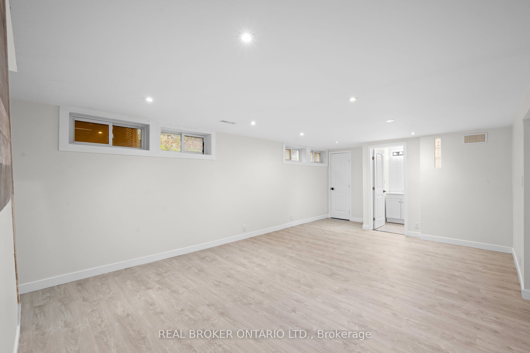 28 Leeming Drive B Property Photo 12