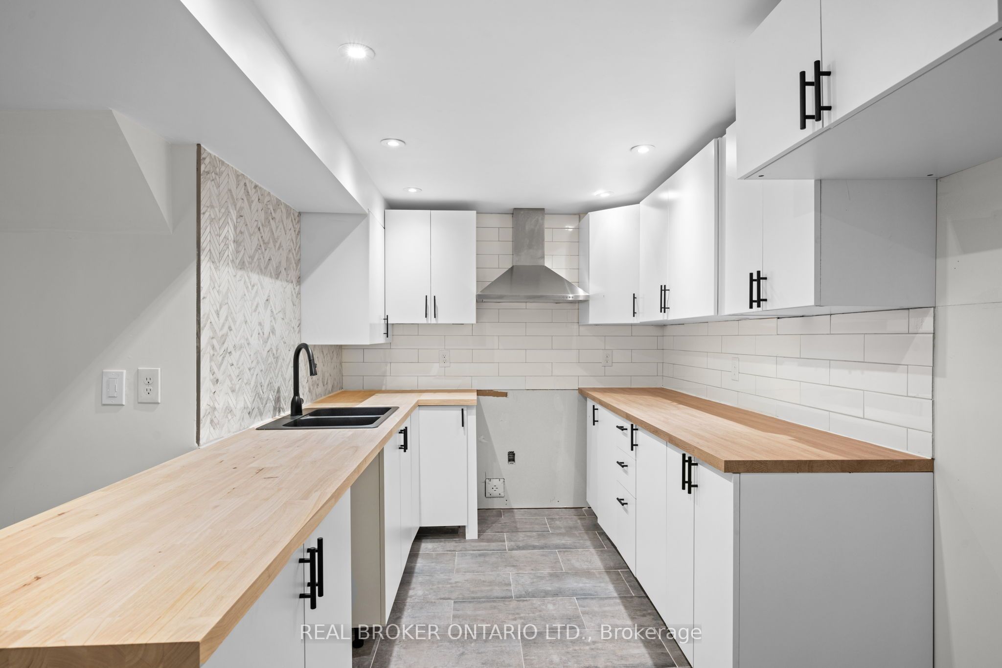 28 Leeming Drive B Property Photo 16