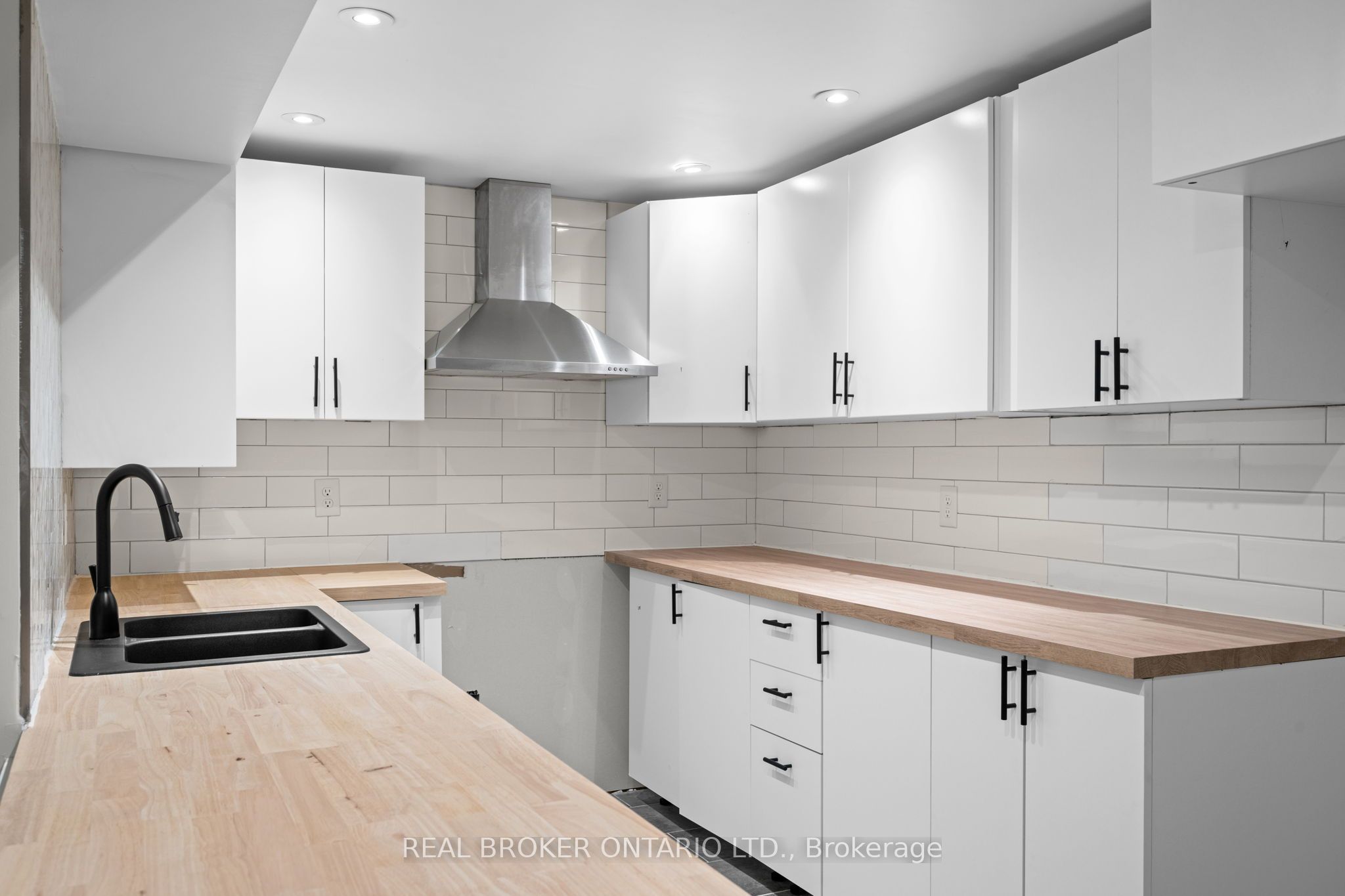 28 Leeming Drive B Property Photo 17