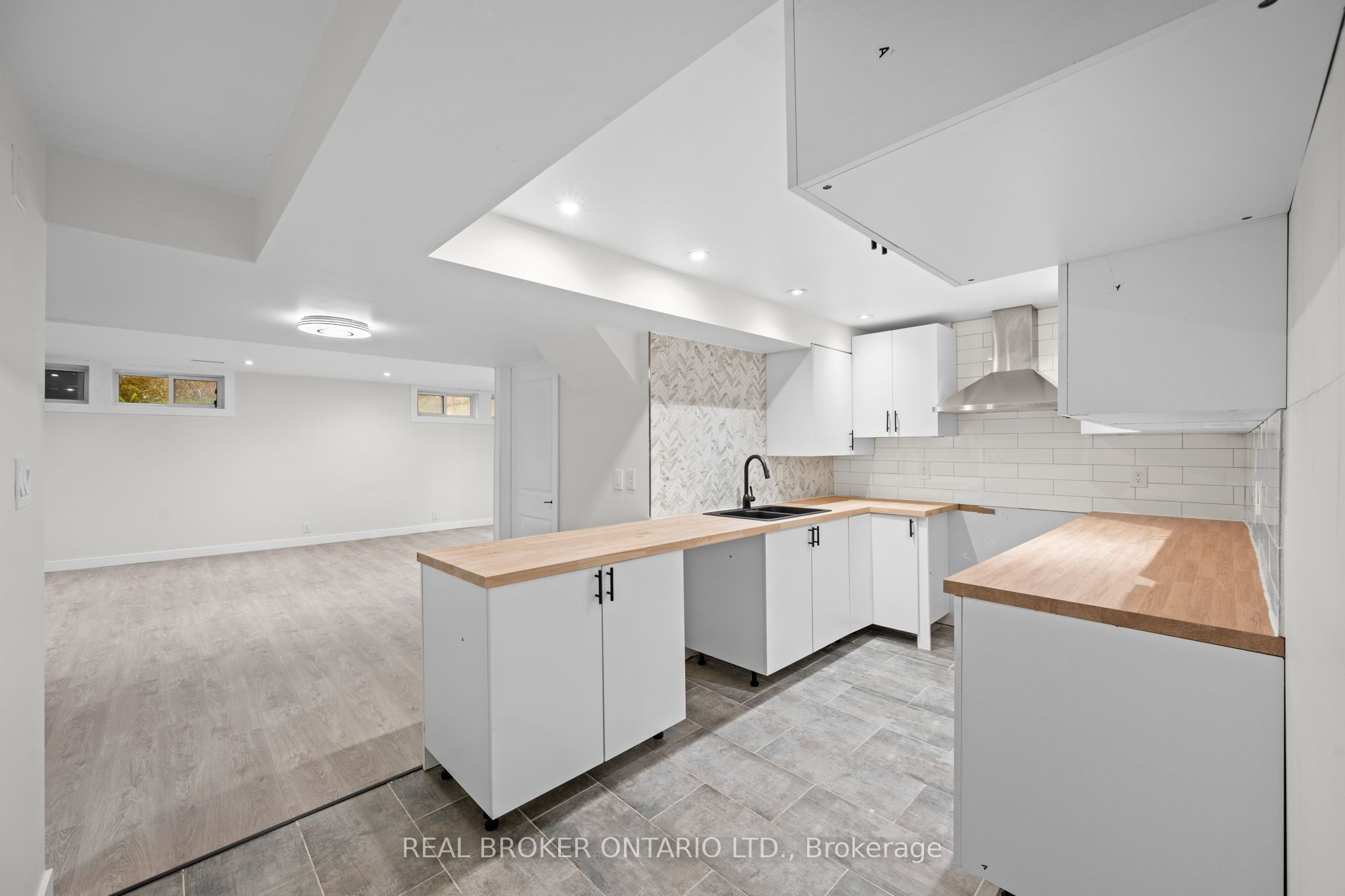 28 Leeming Drive B Property Photo 18