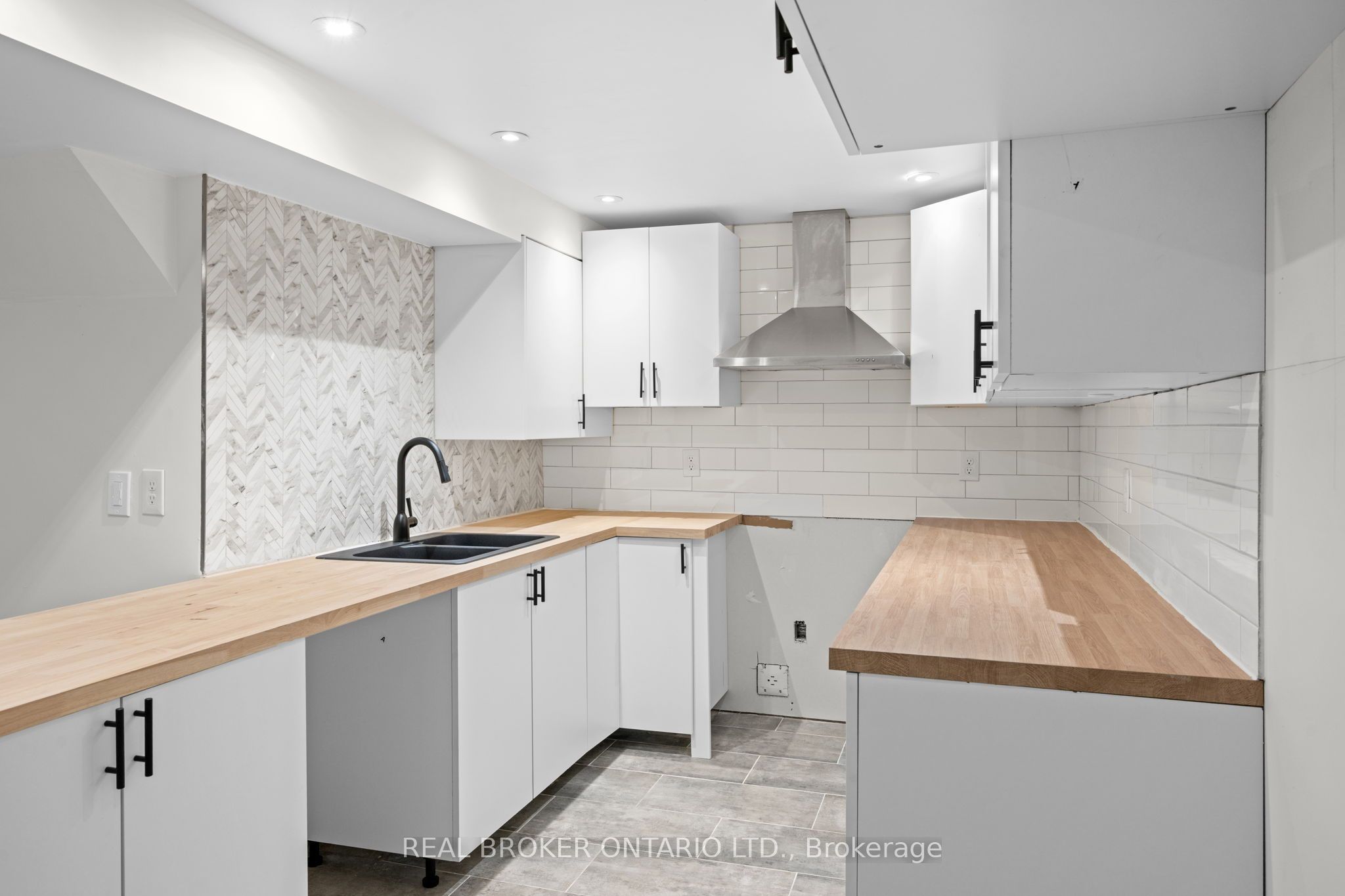 28 Leeming Drive B Property Photo 20