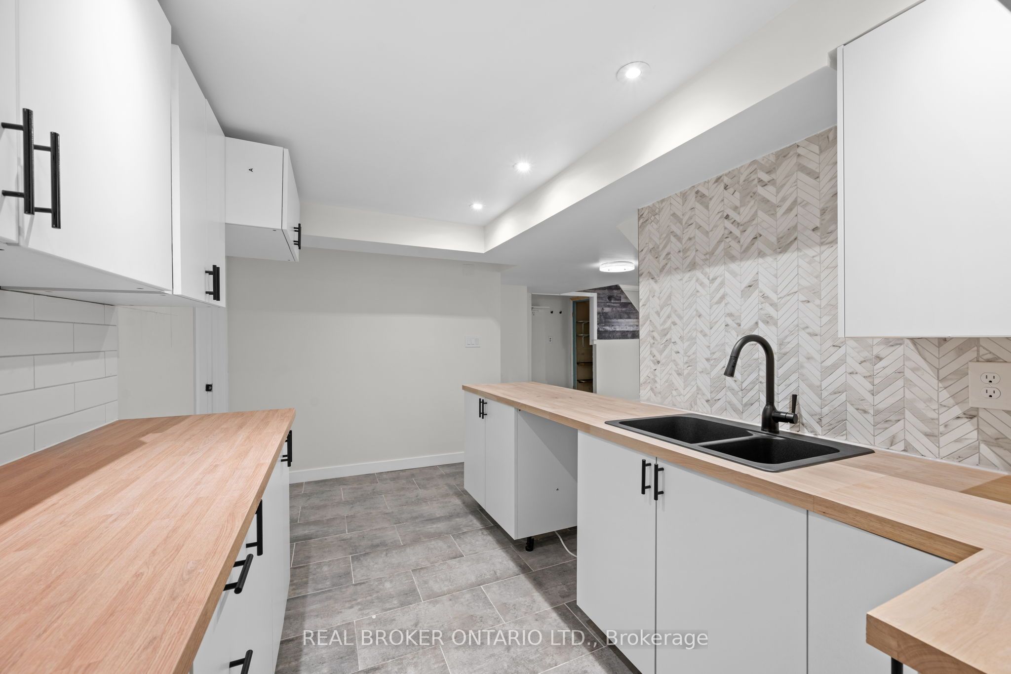28 Leeming Drive B Property Photo 21