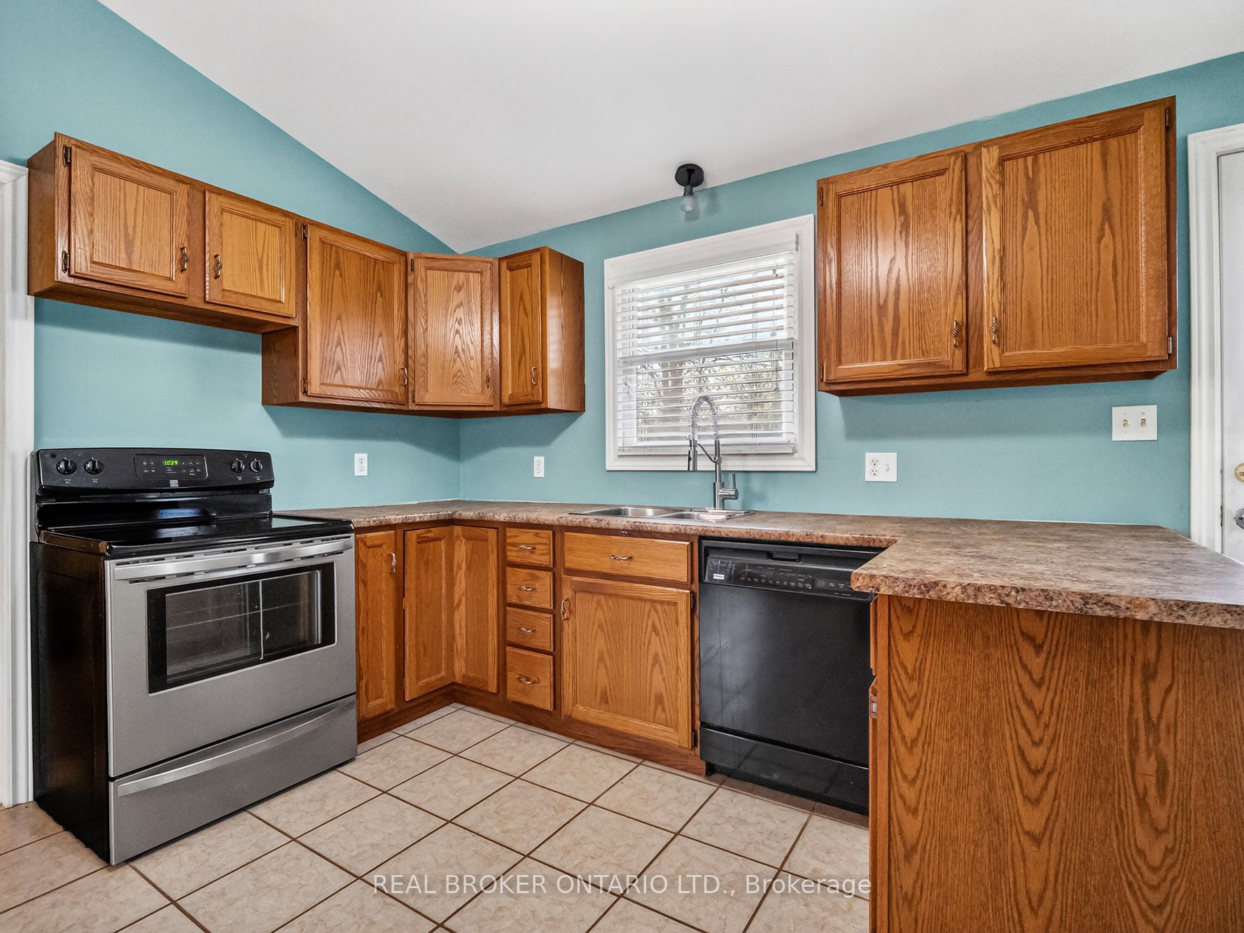 3176 Evadere Avenue Property Photo 18