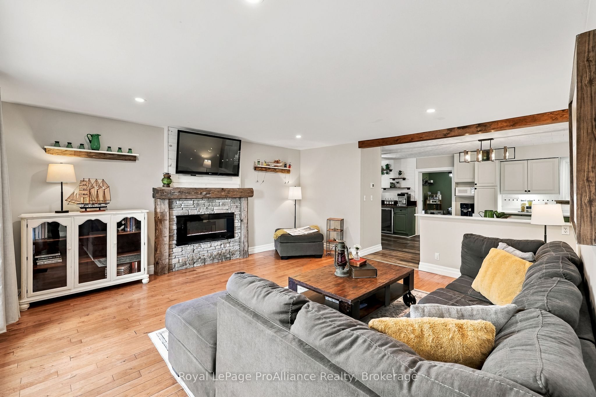 41 Centre Street Property Photo 13
