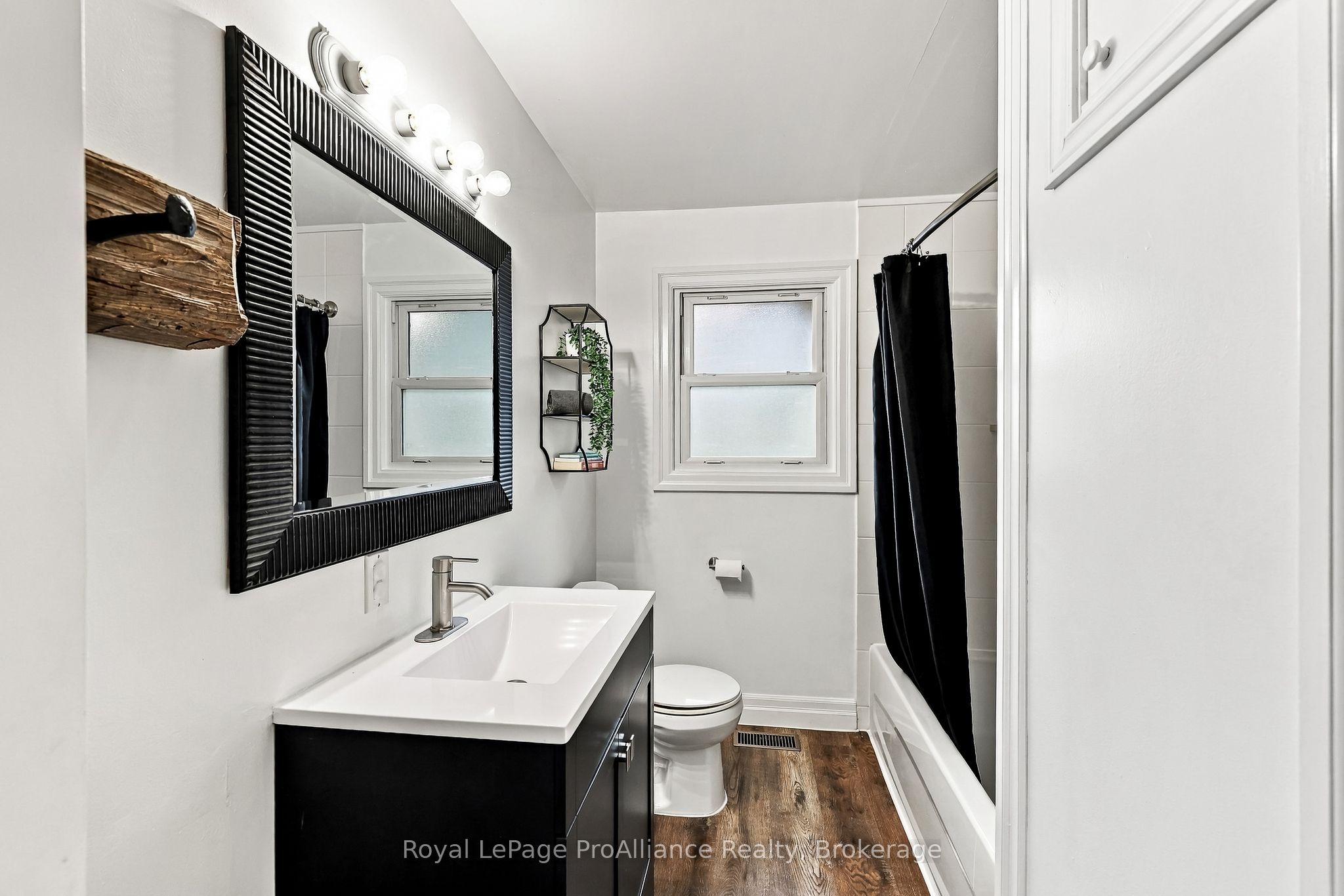 41 Centre Street Property Photo 32