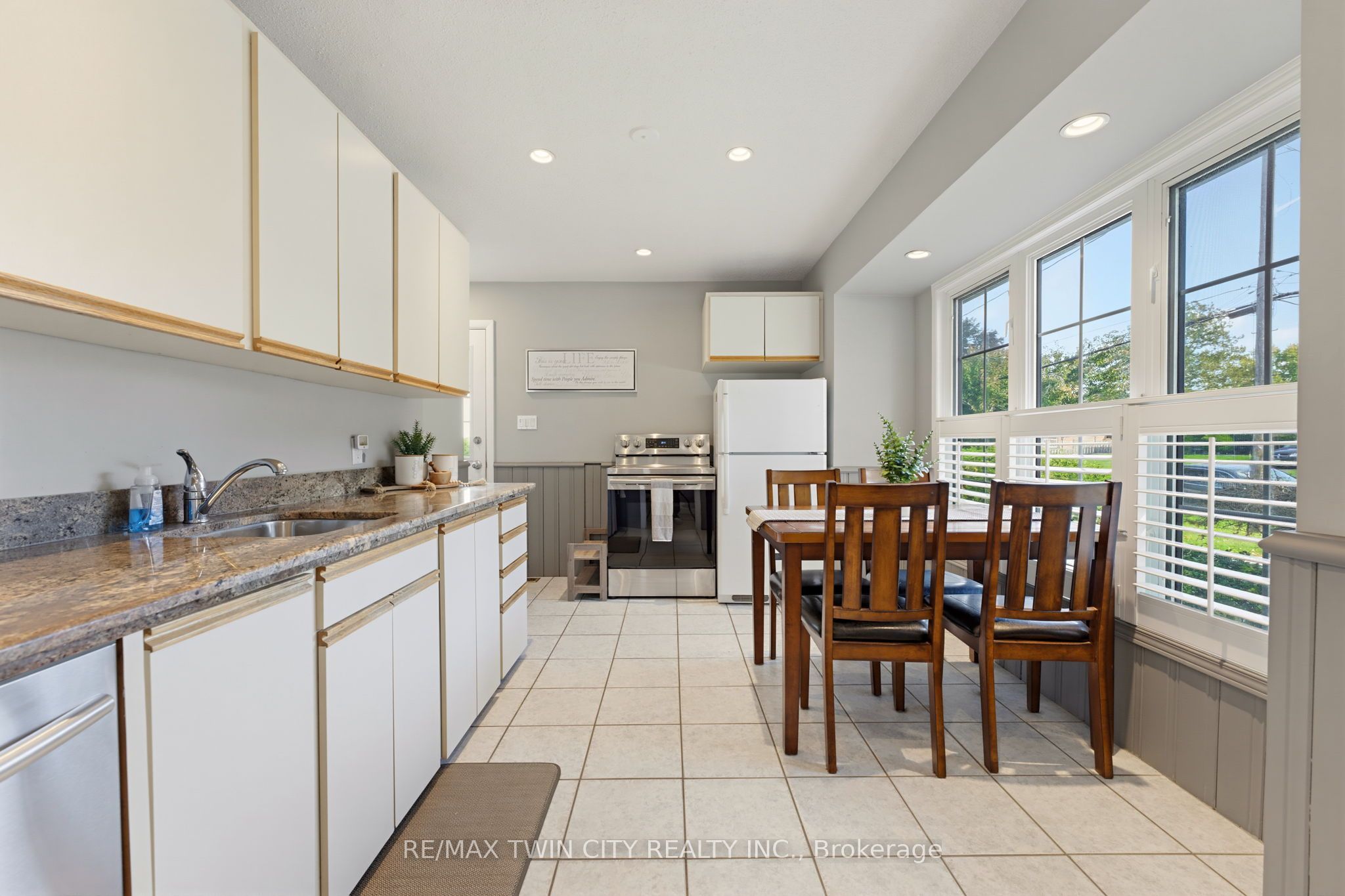 38 Varadi Avenue Property Photo 9